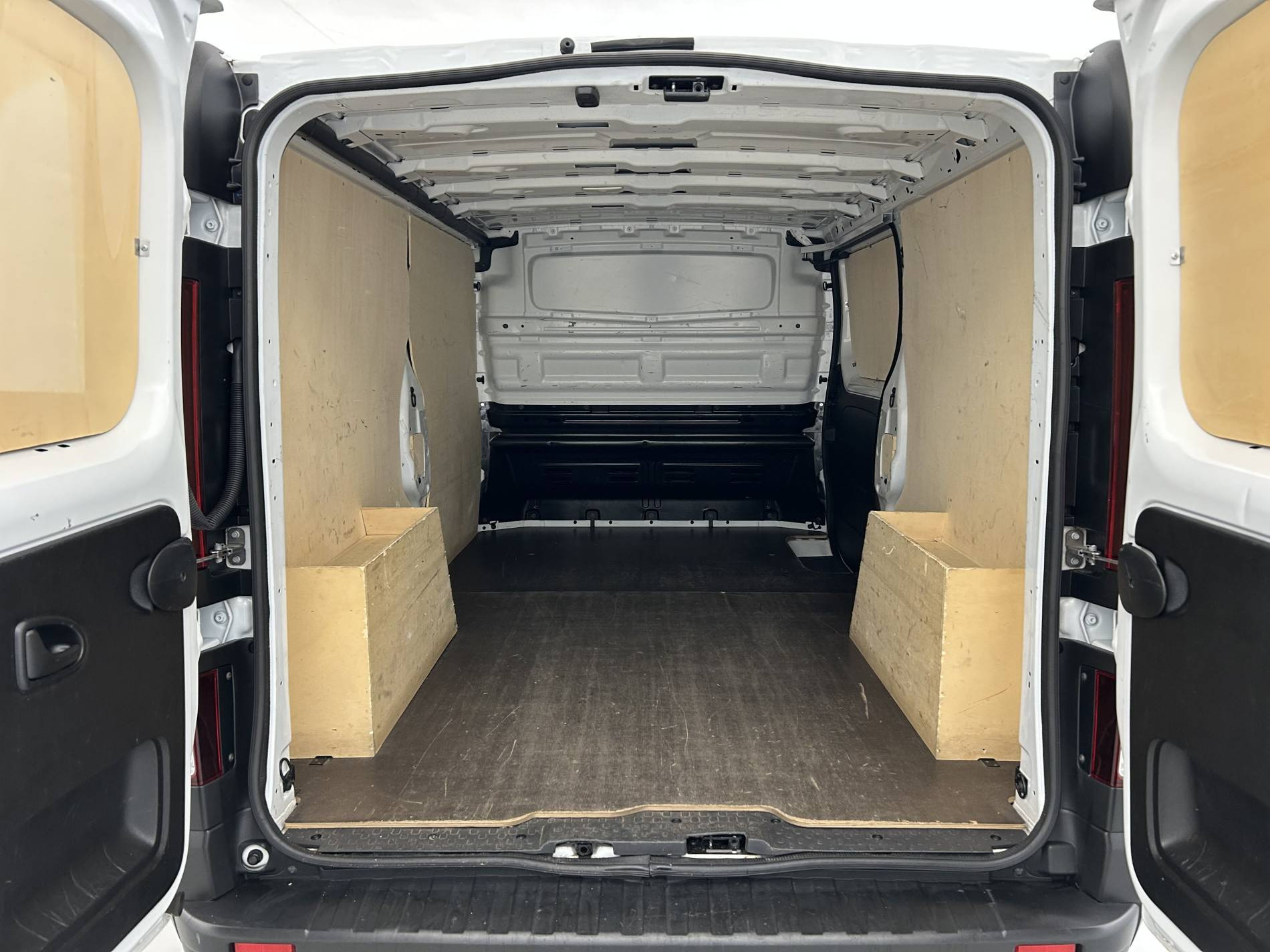 Vente en ligne Renault Trafic 3 Fourgon TRAFIC FGN L2H1 3000 KG BLUE DCI 130 au prix de 24 590 €