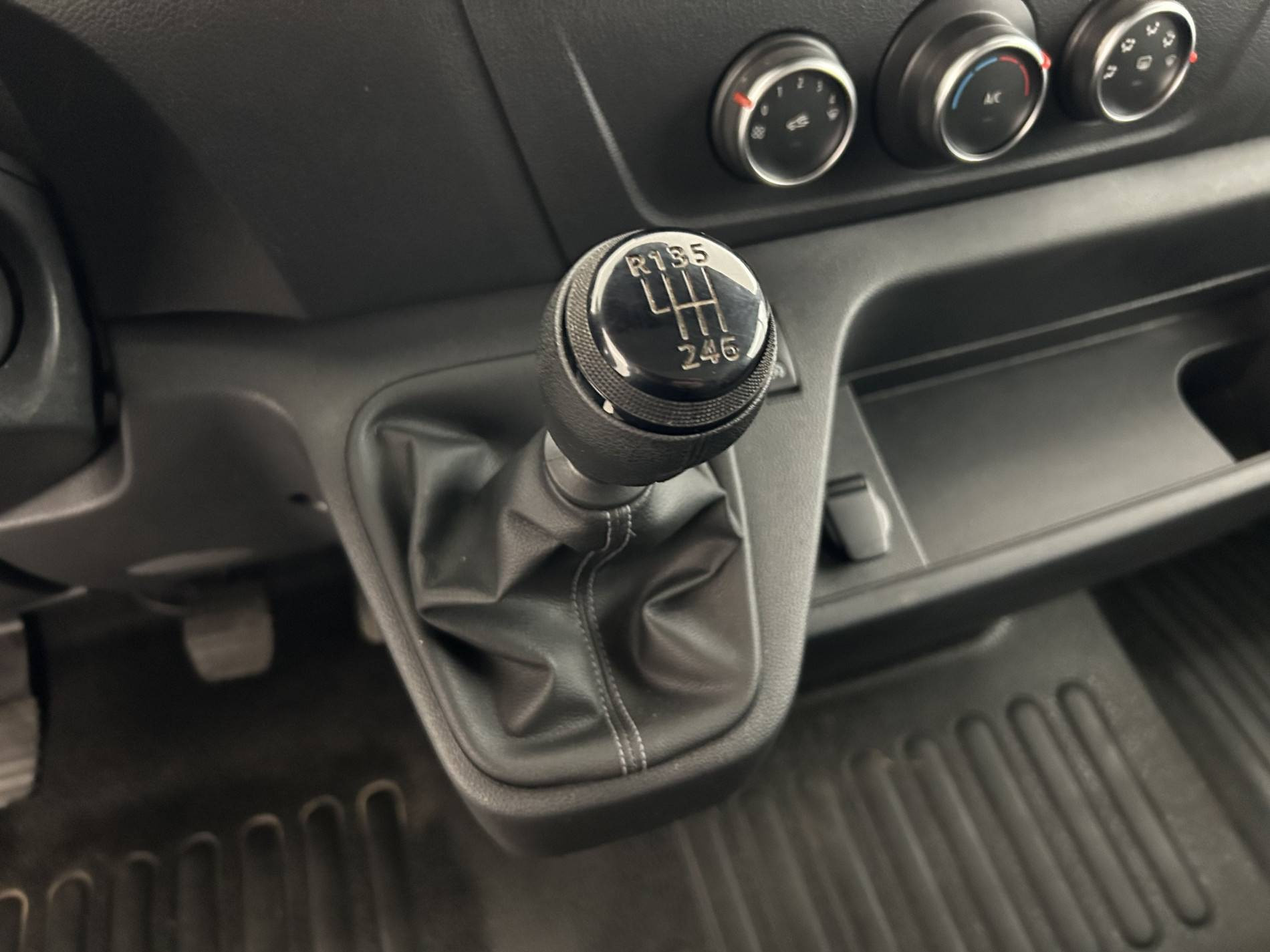 Vente en ligne Renault Master Fourgon MASTER FGN TRAC F3500 L3H3 BLUE DCI 135 au prix de 28 790 €