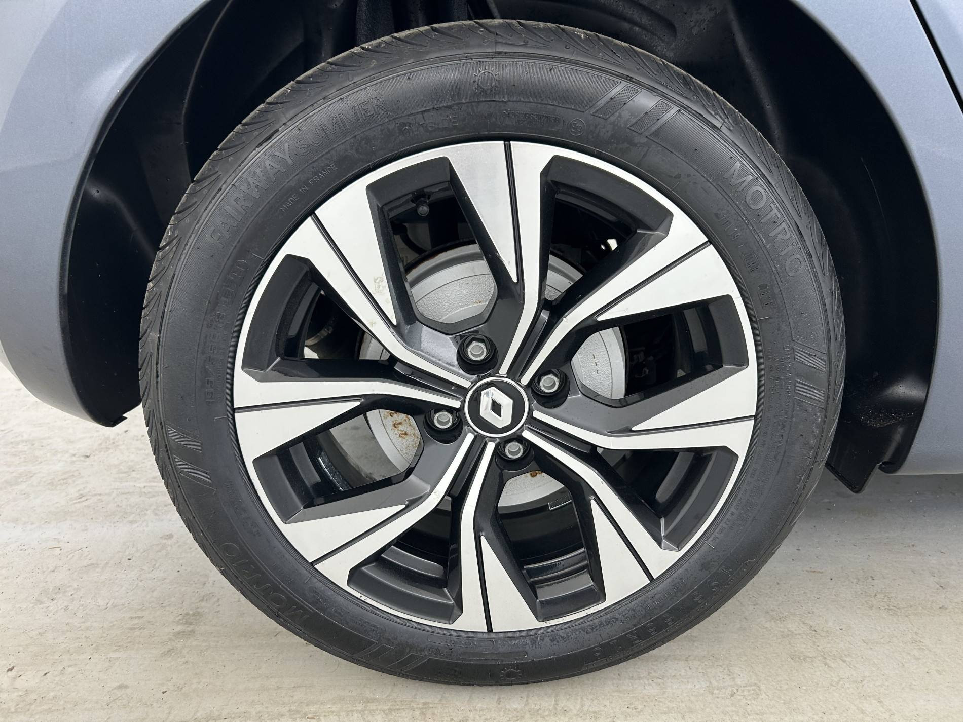 Vente en ligne Renault Clio 5 Clio E-Tech 140 - 21N au prix de 17 000 €