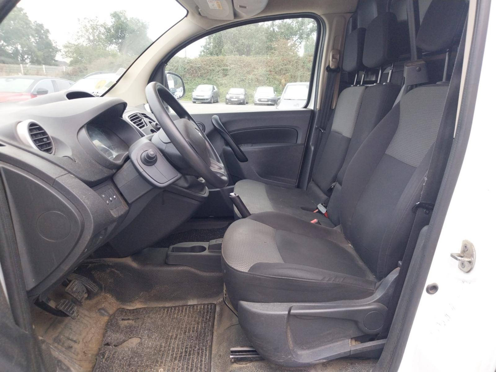 Vente en ligne Renault Kangoo Express  1.5 DCI 90 E6 au prix de 10 990 €