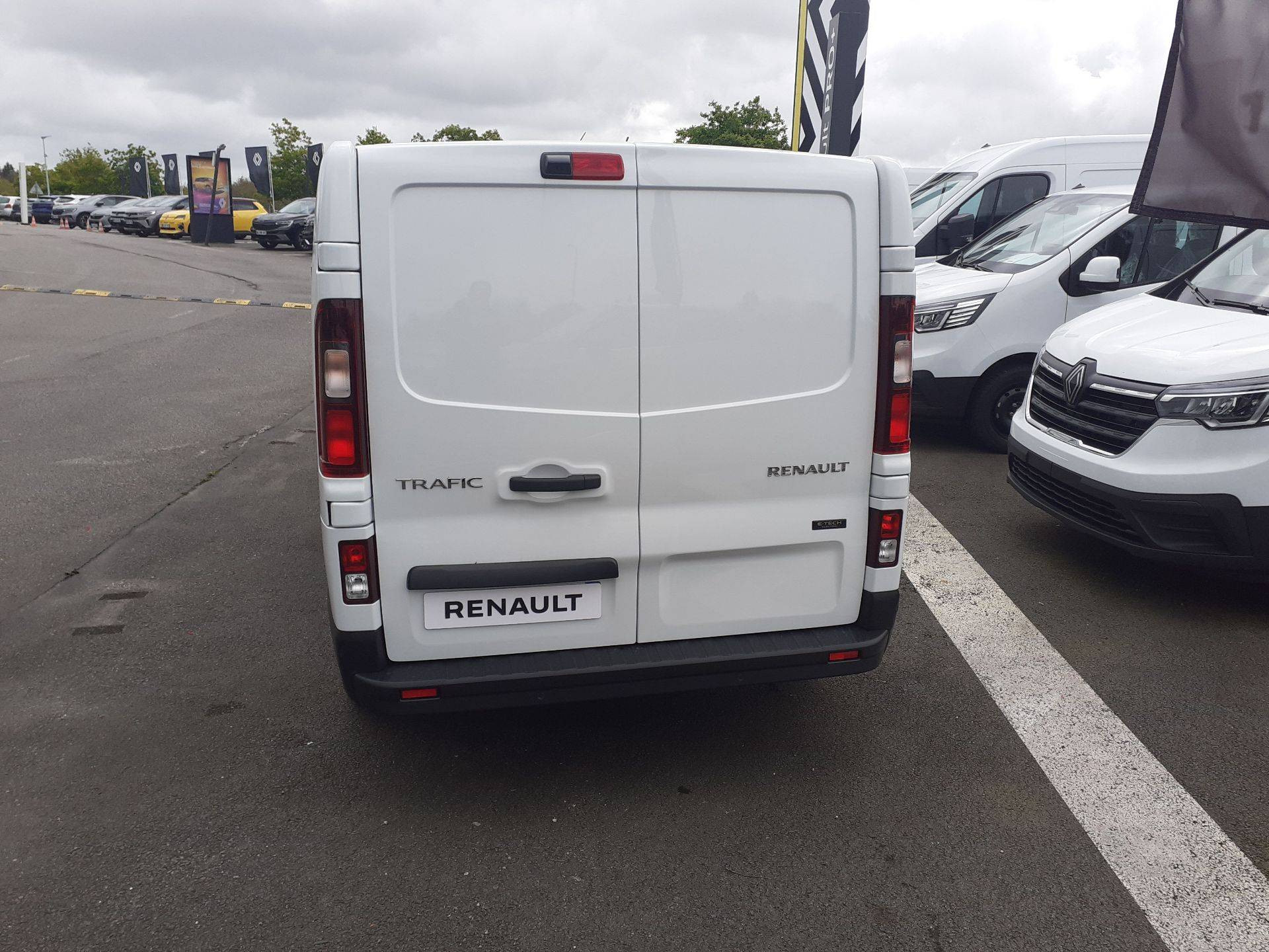 Vente en ligne Renault Trafic Van E-Tech TRAFIC E-TECH ELECTRIQUE FGN L1H1 3T AC22 au prix de 40 224 €