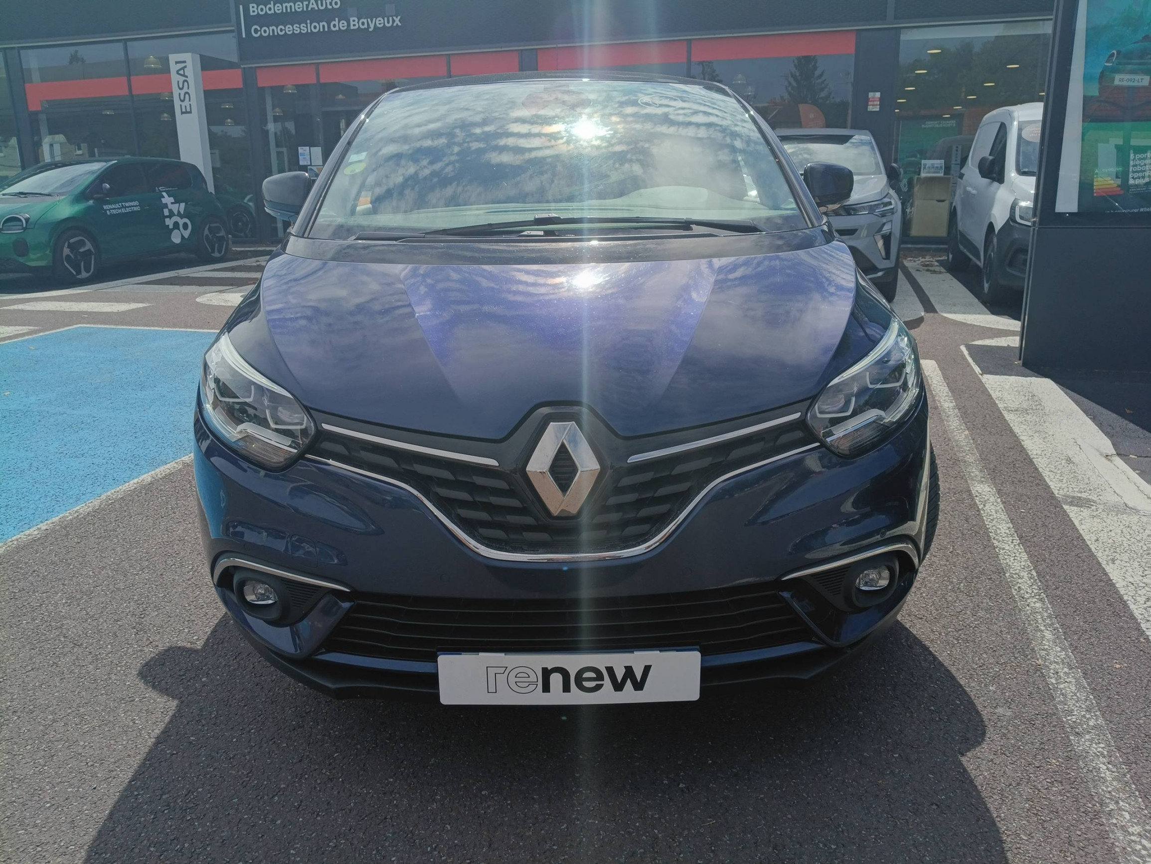 Vente en ligne Renault Scenic 4 Scenic Blue dCi 120 au prix de 14 990 €