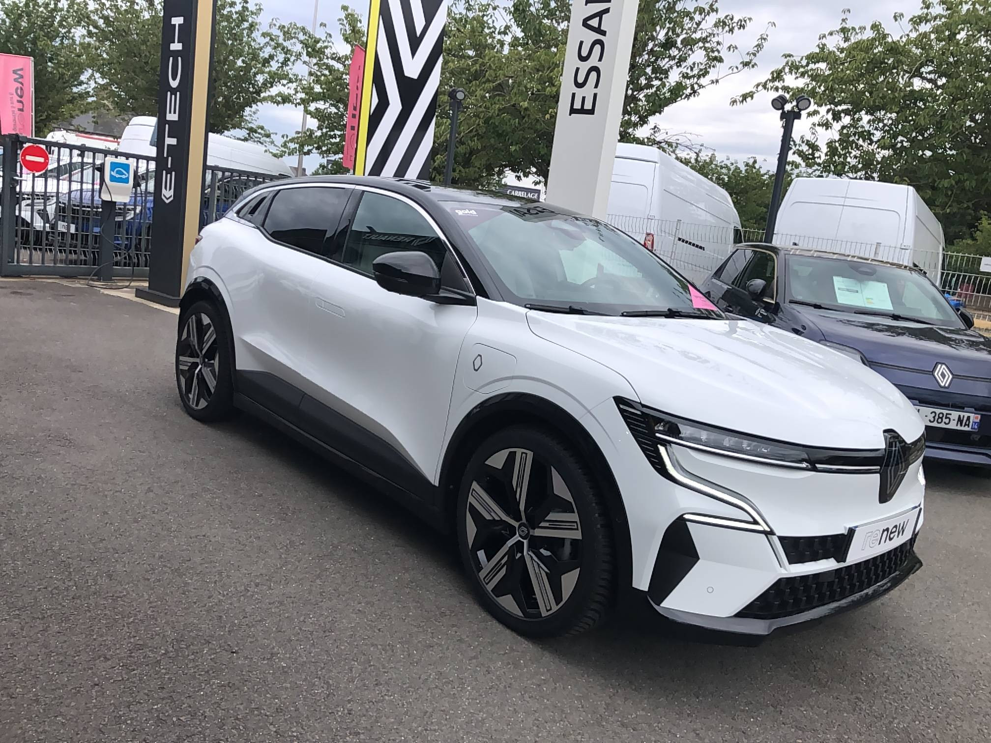 Vente en ligne Renault Megane E-Tech  EV60 220 ch super charge au prix de 26 990 €