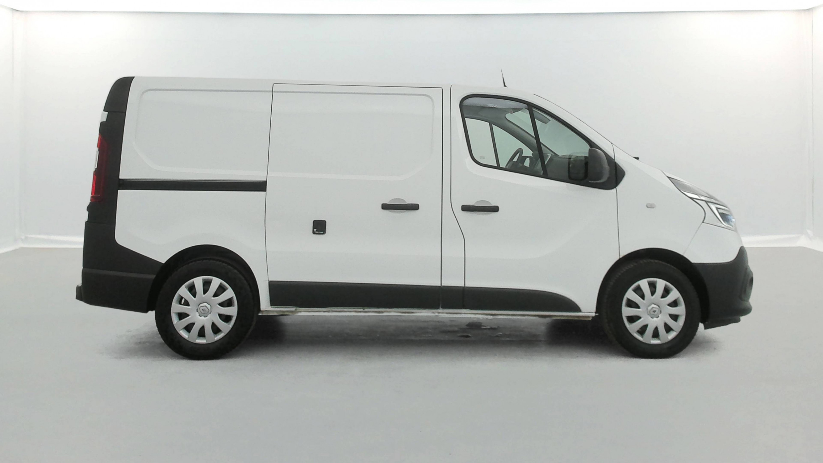 Vente en ligne Renault Trafic 3 Fourgon TRAFIC FGN L1H1 1200 KG DCI 120 au prix de 18 990 €