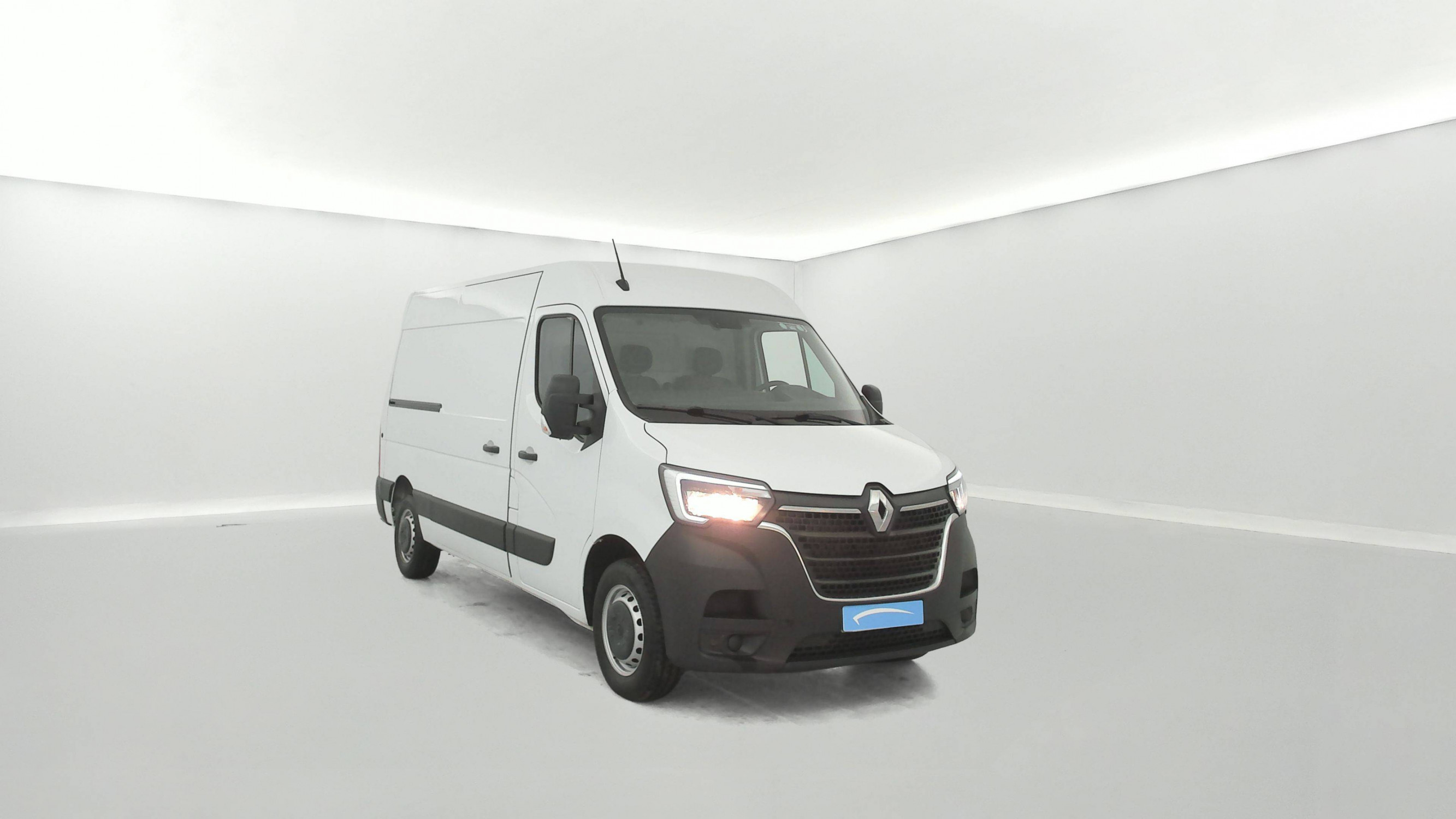 Vente en ligne Renault Master Fourgon MASTER FGN TRAC F3500 L2H2 BLUE DCI 135 au prix de 25 490 €
