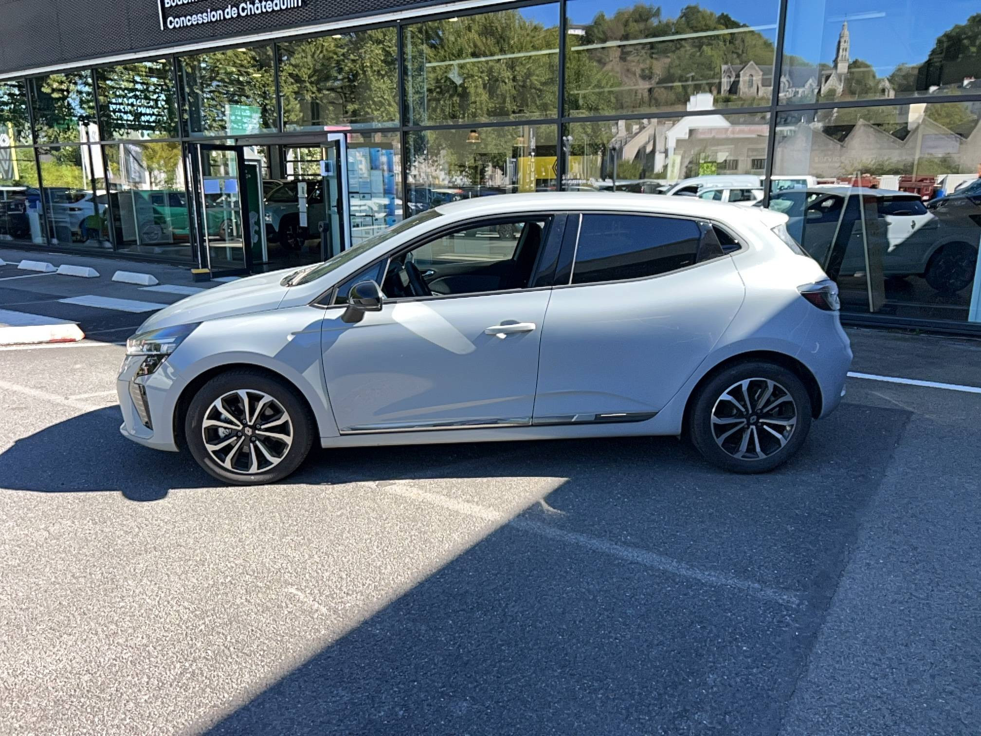 Vente en ligne Renault Clio 5 Clio E-Tech full hybrid 145 ch GSR2 au prix de 19 990 €