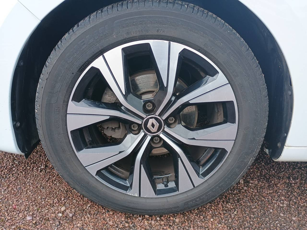 Vente en ligne Renault Clio 5 CLIO  SCE 65 au prix de 12 790 €