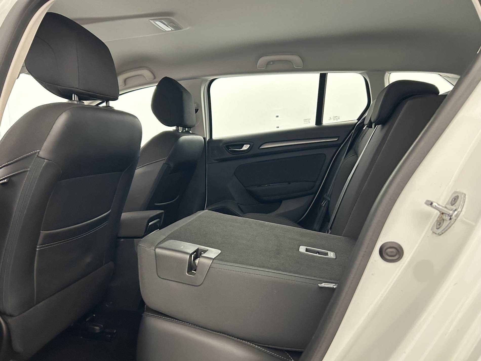 Vente en ligne Renault Megane 4 Estate  Blue dCi 115 au prix de 18 990 €