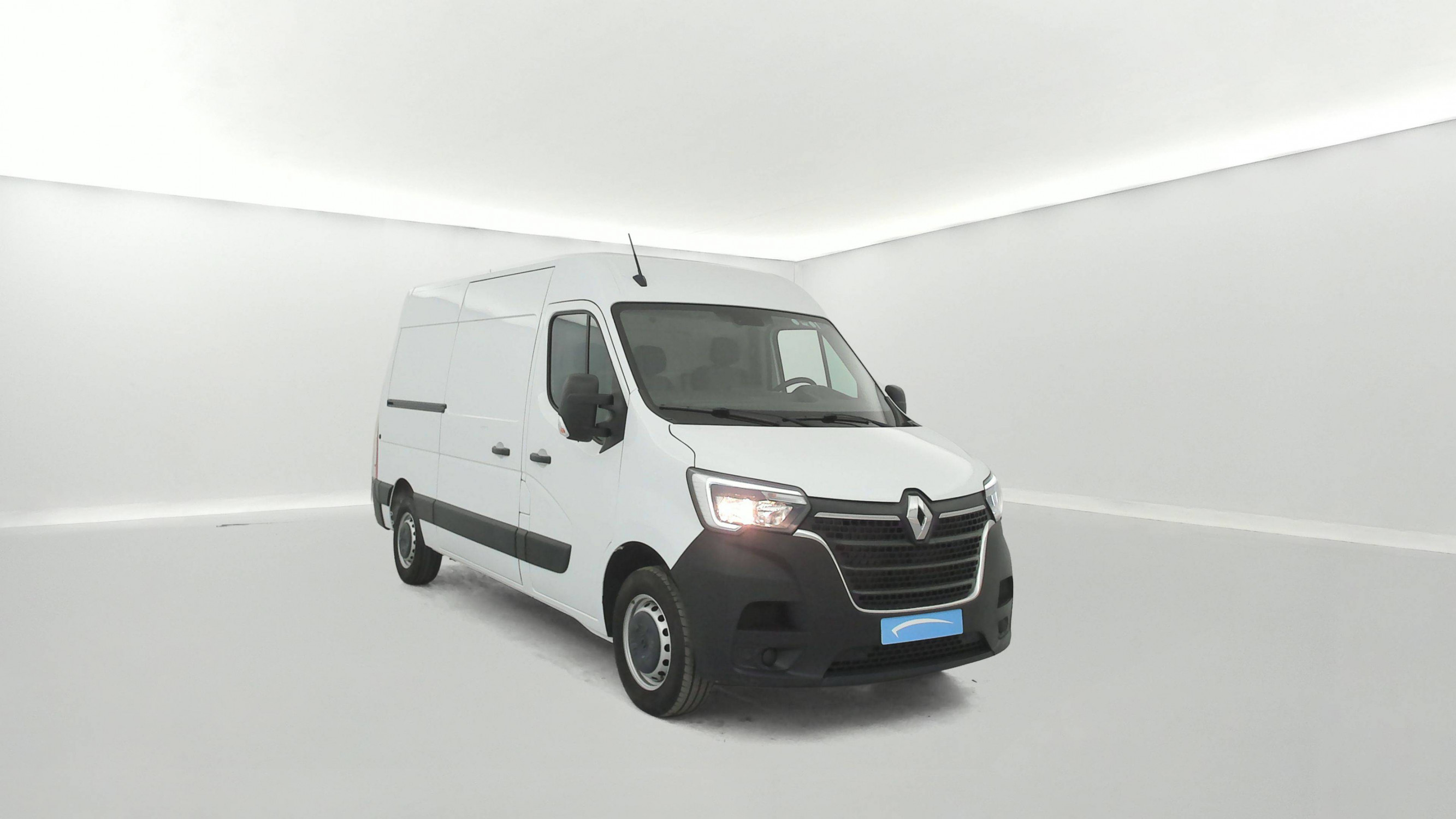 Vente en ligne Renault Master Fourgon MASTER FGN TRAC F3500 L2H2 BLUE DCI 135 au prix de 25 990 €