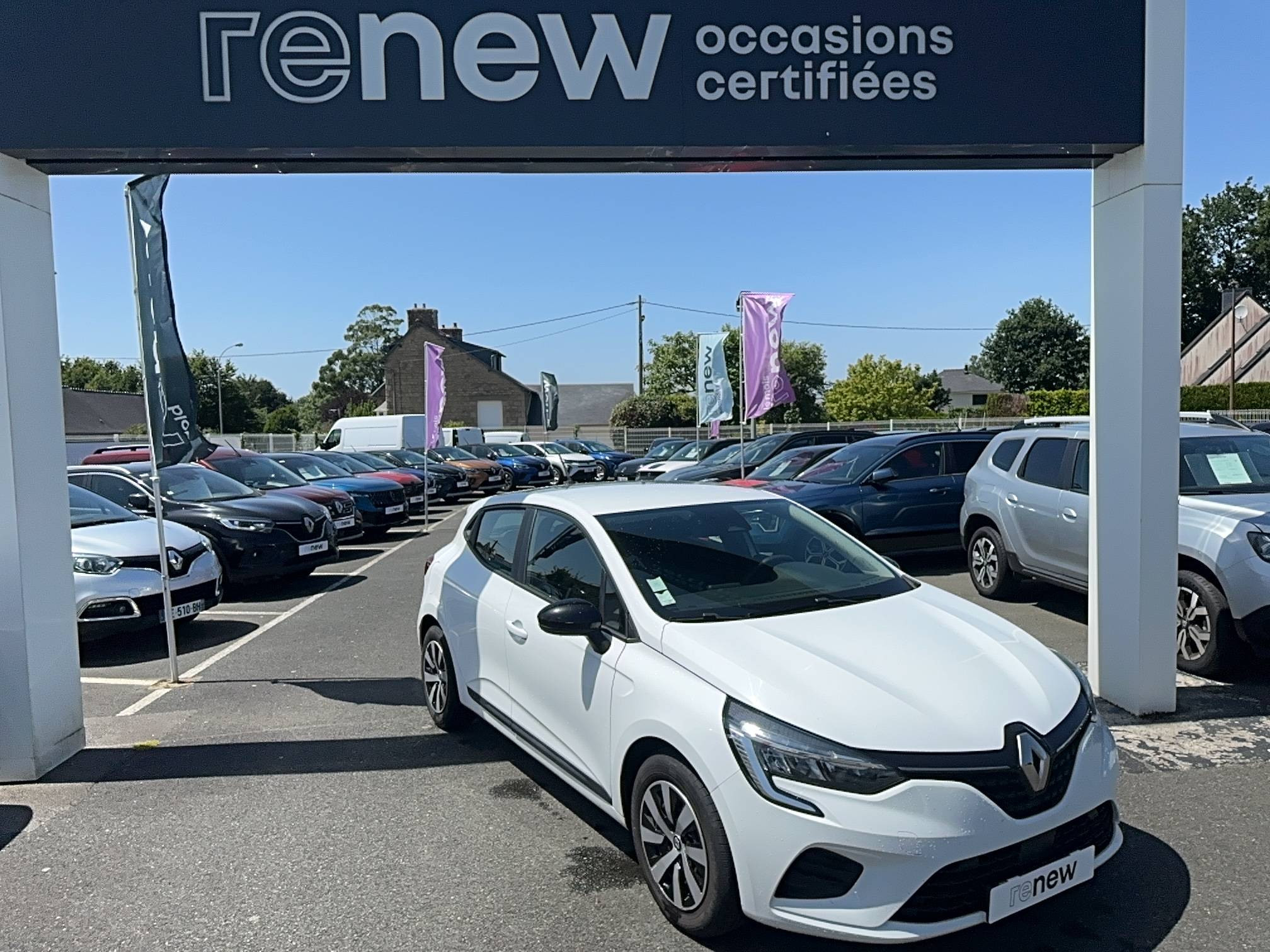 Vente en ligne Renault Clio 5 Clio E-Tech full hybrid 145 au prix de 15 790 €
