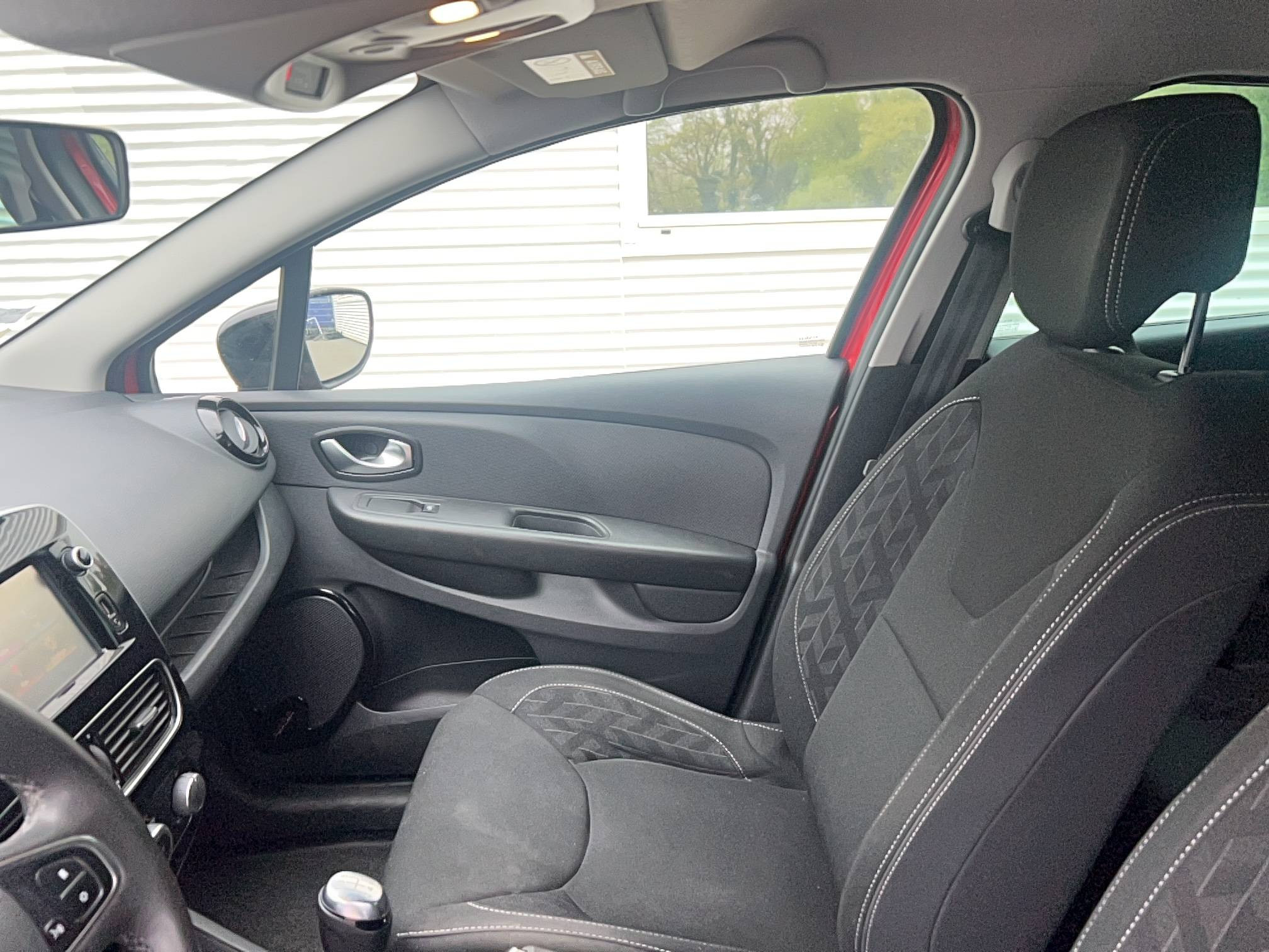 Vente en ligne Renault Clio 4 Clio TCe 90 E6C au prix de 10 590 €