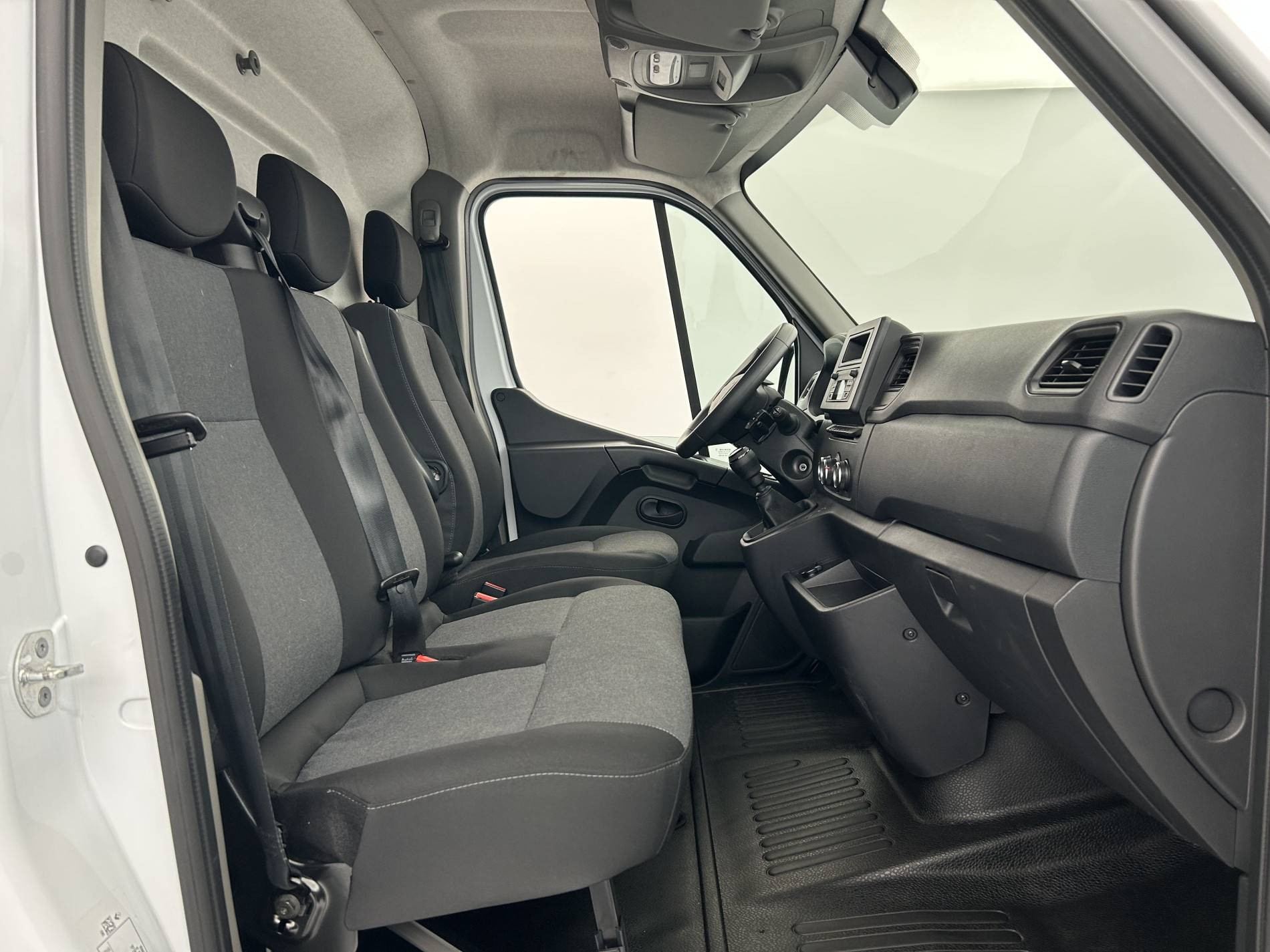 Vente en ligne Renault Master Fourgon MASTER FGN TRAC F3500 L3H3 BLUE DCI 135 au prix de 30 000 €