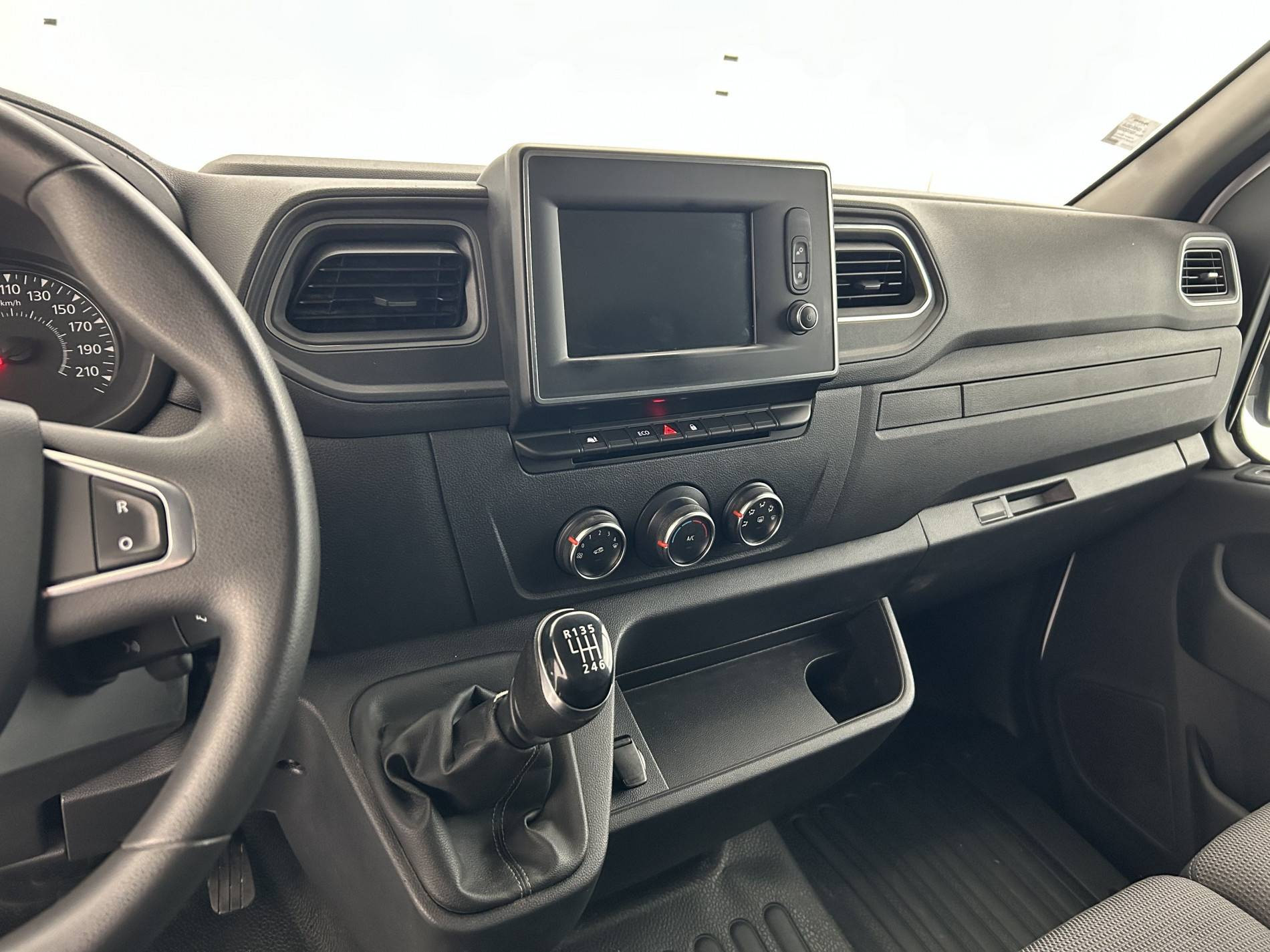 Vente en ligne Renault Master Fourgon MASTER FGN TRAC F3500 L2H2 DCI 135 au prix de 18 990 €