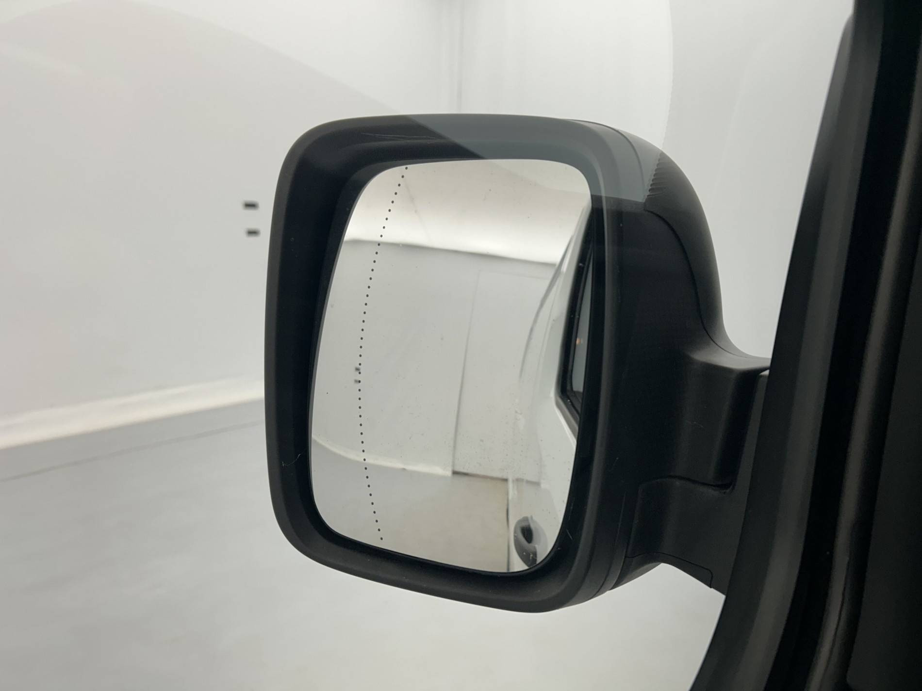 Vente en ligne Renault Trafic 3 Fourgon TRAFIC FG BLUE DCI 130 L1H1 3T GSR2 au prix de 24 990 €