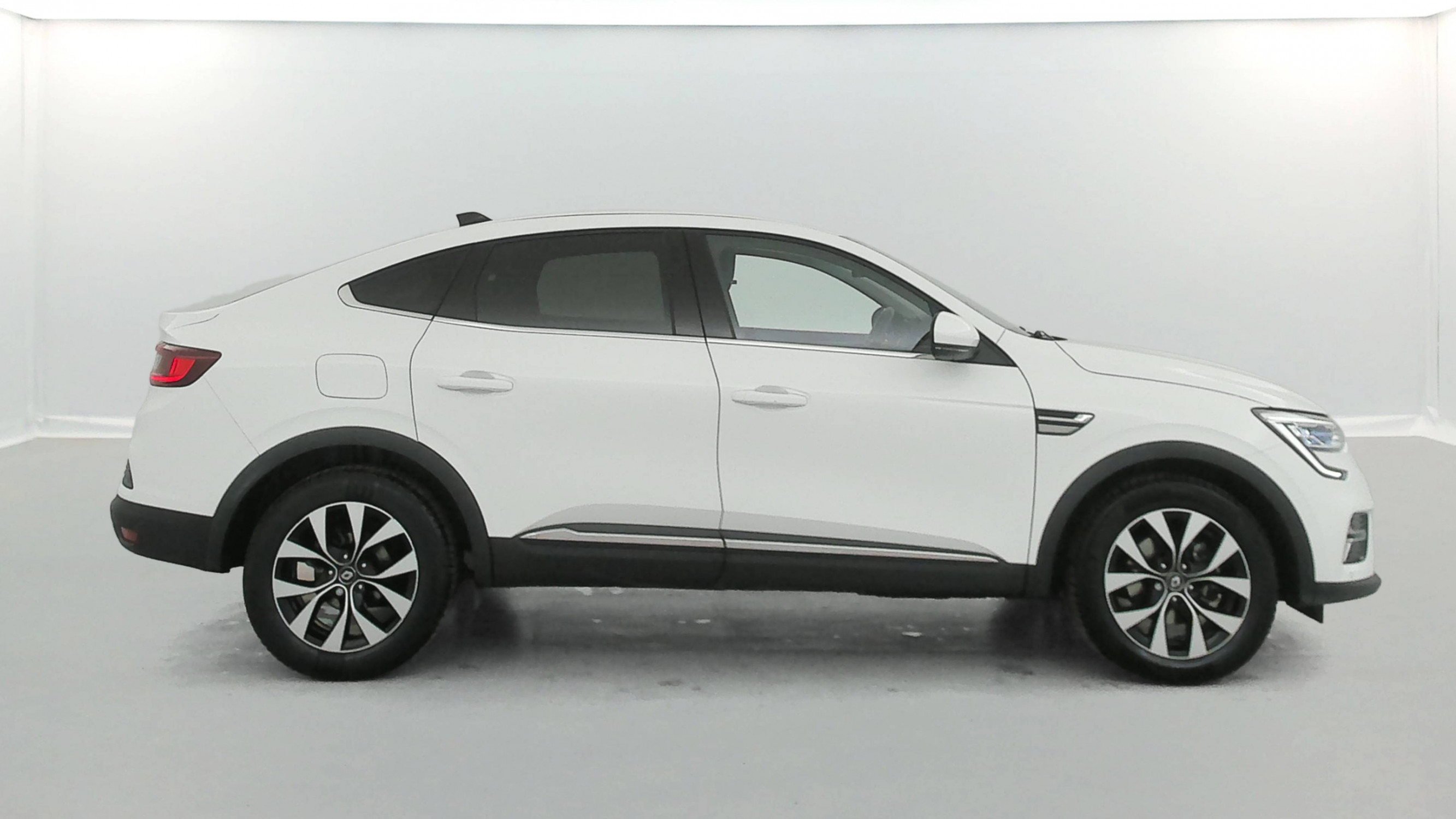 Vente en ligne Renault Arkana  E-Tech hybride 145 - 22 au prix de 20 990 €