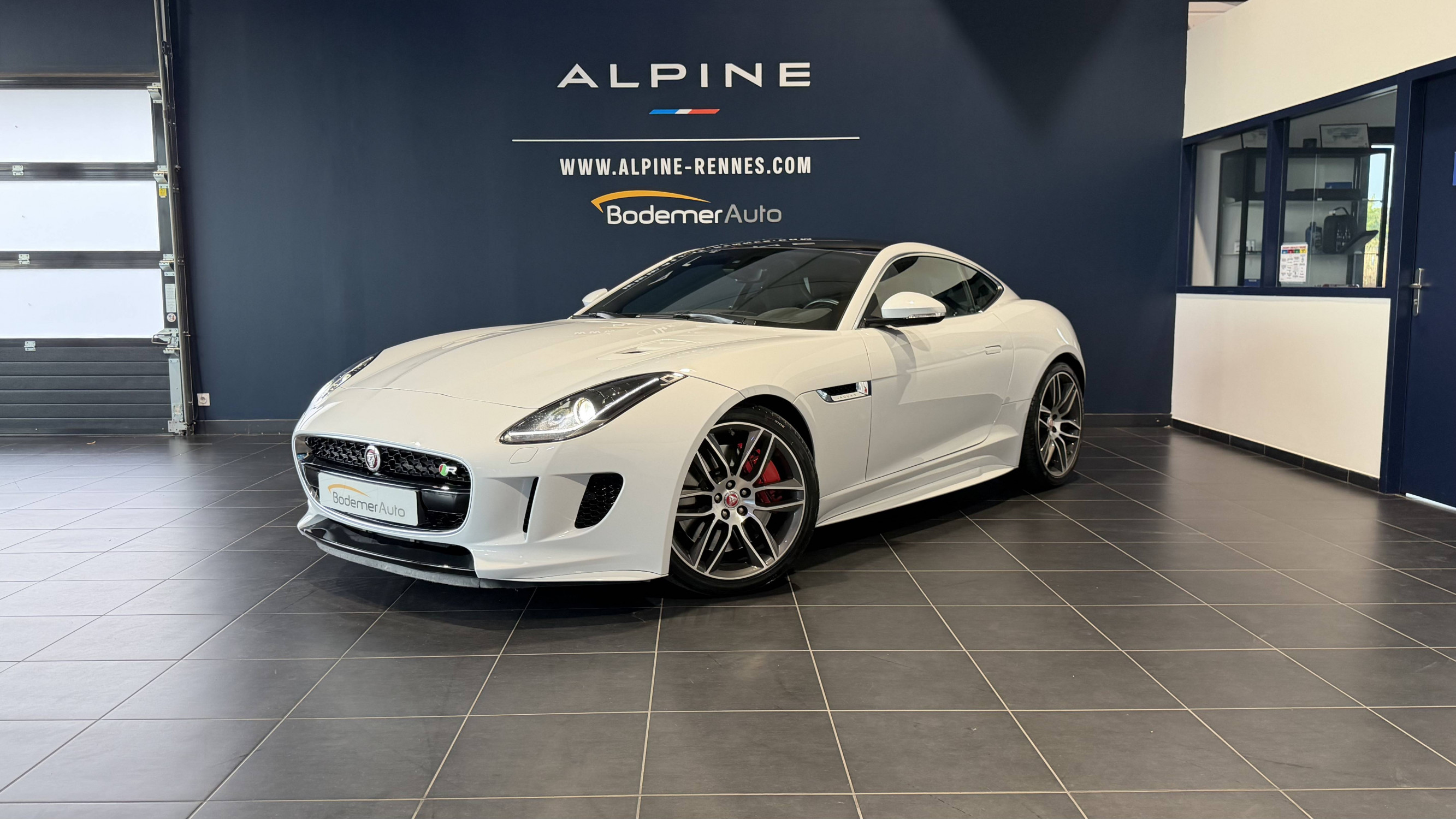 Jaguar F-Type F-Type Coupé V8 5L Essence Suralimenté 550 ch BVA8 AWD occasion de 2015 en vente à Rennes