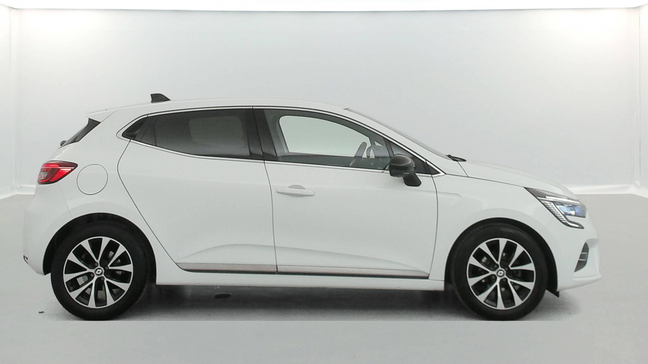 Vente en ligne Renault Clio 5 Clio TCe 90 au prix de 15 490 €