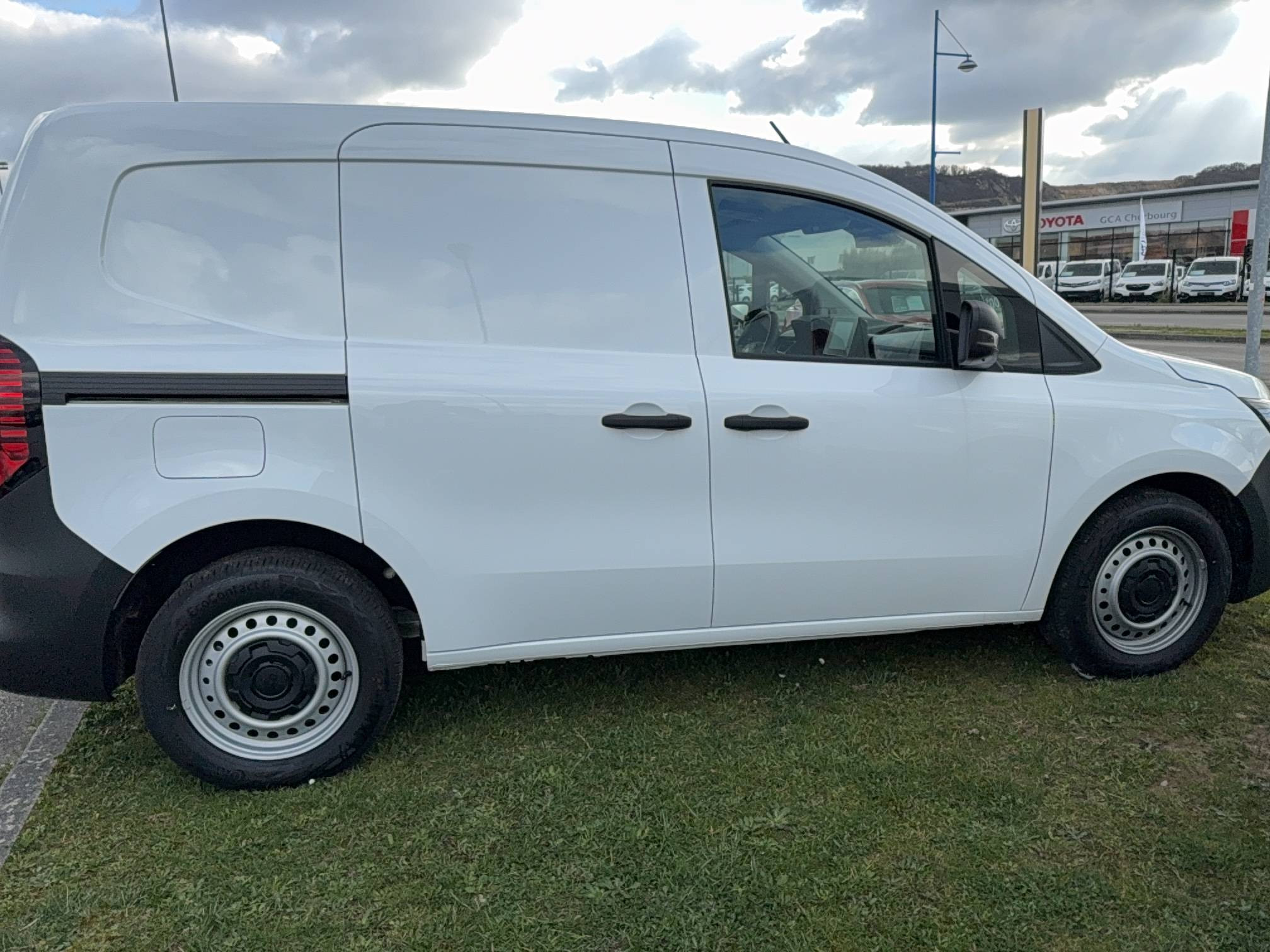 Vente en ligne Renault Kangoo Van E-Tech  FG TOLE L1 AC11 GSR2 au prix de 25 900 €
