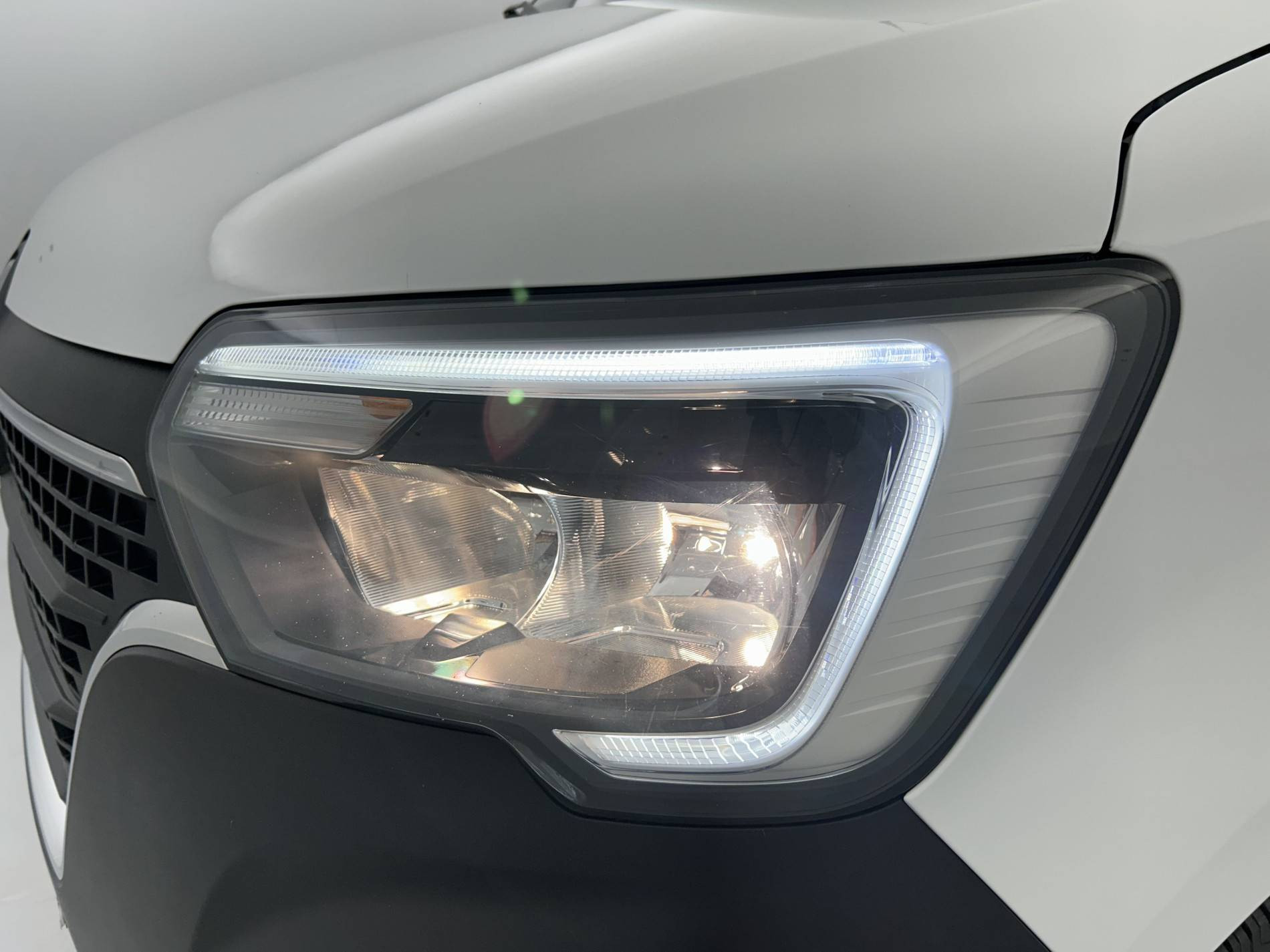 Vente en ligne Renault Master Fourgon MASTER FGN TRAC F3500 L2H2 BLUE DCI 135 au prix de 24 990 €
