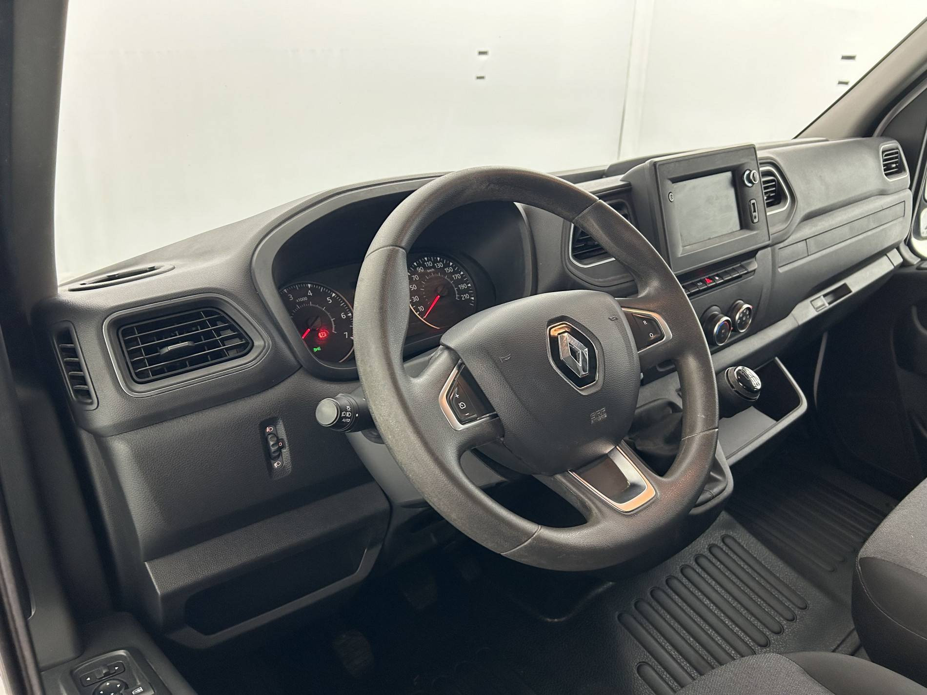 Vente en ligne Renault Master Fourgon MASTER CA TRAC F3300 L2H2 BLUE DCI 135 au prix de 23 790 €