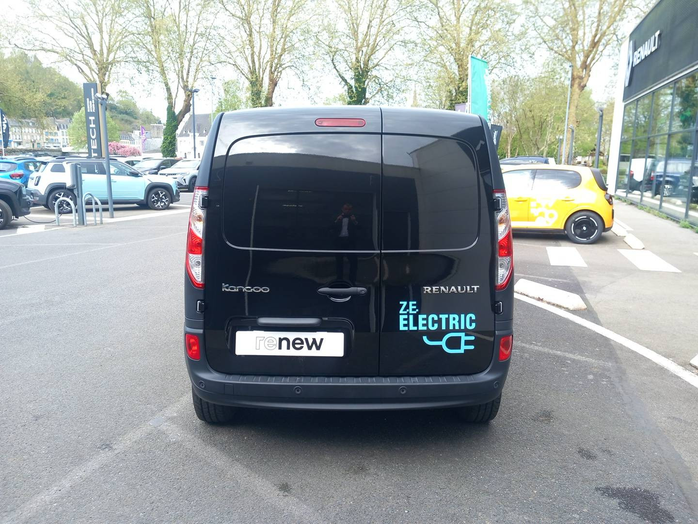 Vente en ligne Renault Kangoo Electrique KANGOO Z.E. ACHAT INTEGRAL au prix de 9 990 €