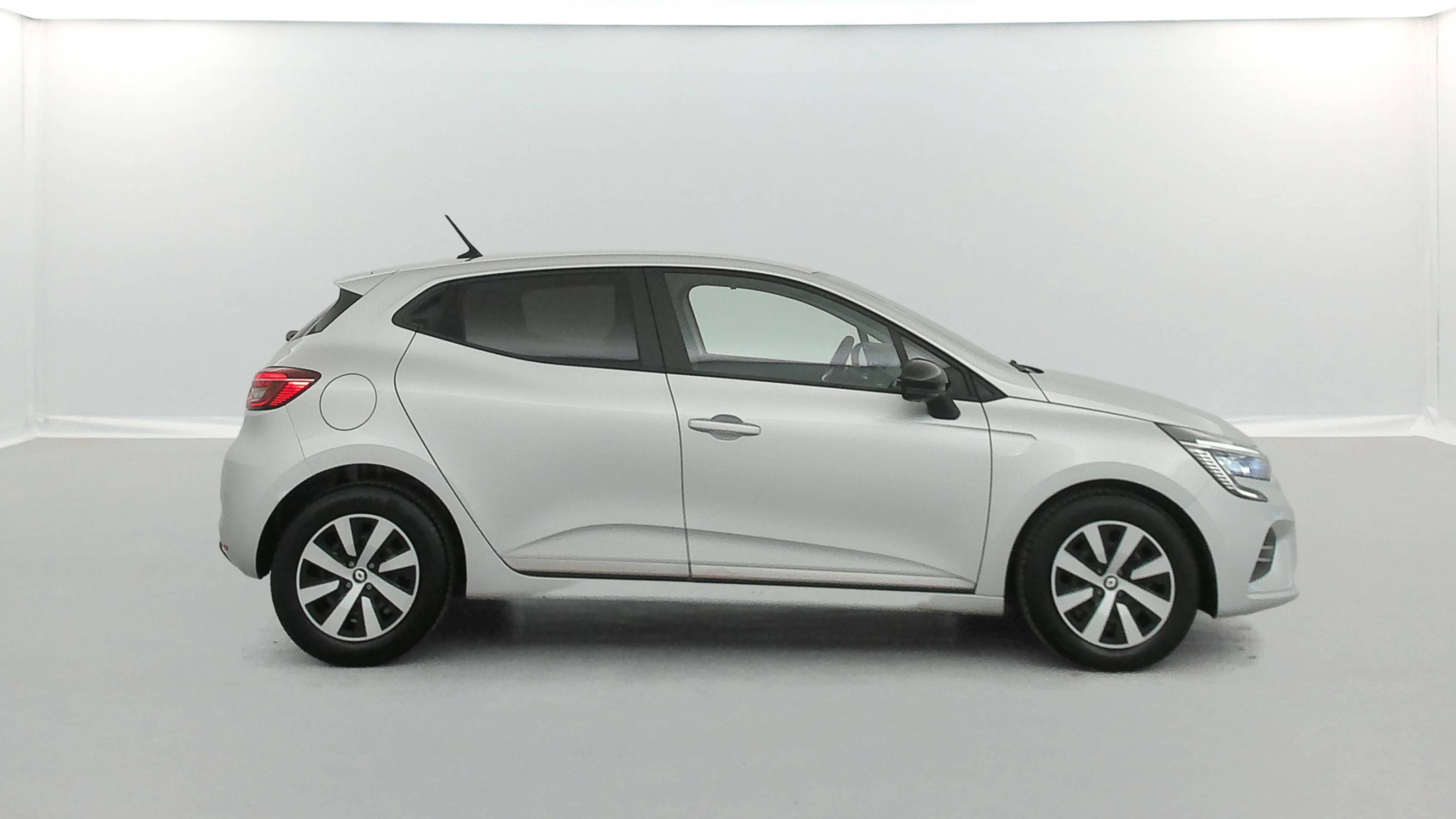 Vente en ligne Renault Clio 5 Clio TCe 90 au prix de 13 890 €