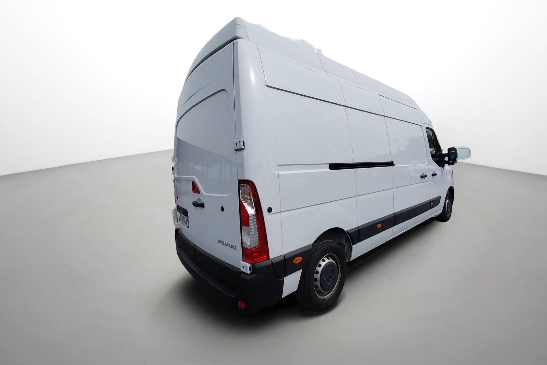 Vente en ligne Renault Master Fourgon MASTER FGN TRAC F3500 L3H3 BLUE DCI 135 au prix de 29 790 €