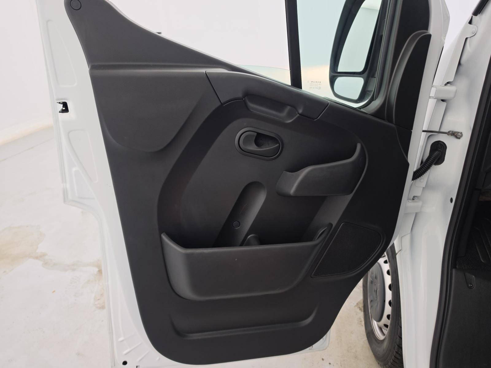 Vente en ligne Renault Master Fourgon MASTER FGN TRAC F3500 L3H3 BLUE DCI 135 au prix de 25 900 €