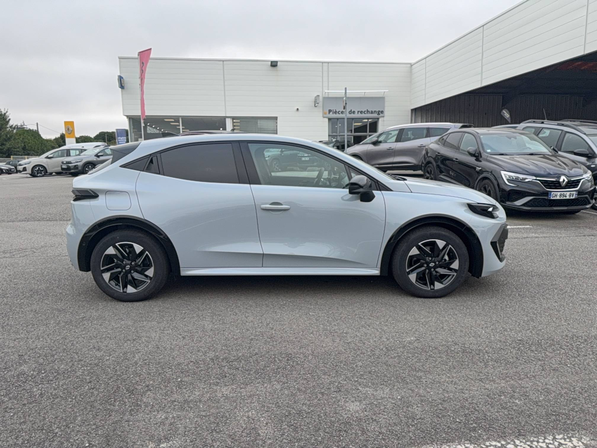 Vente en ligne Renault Clio 6 Clio E-Tech full hybrid 160 ch au prix de 25 990 €