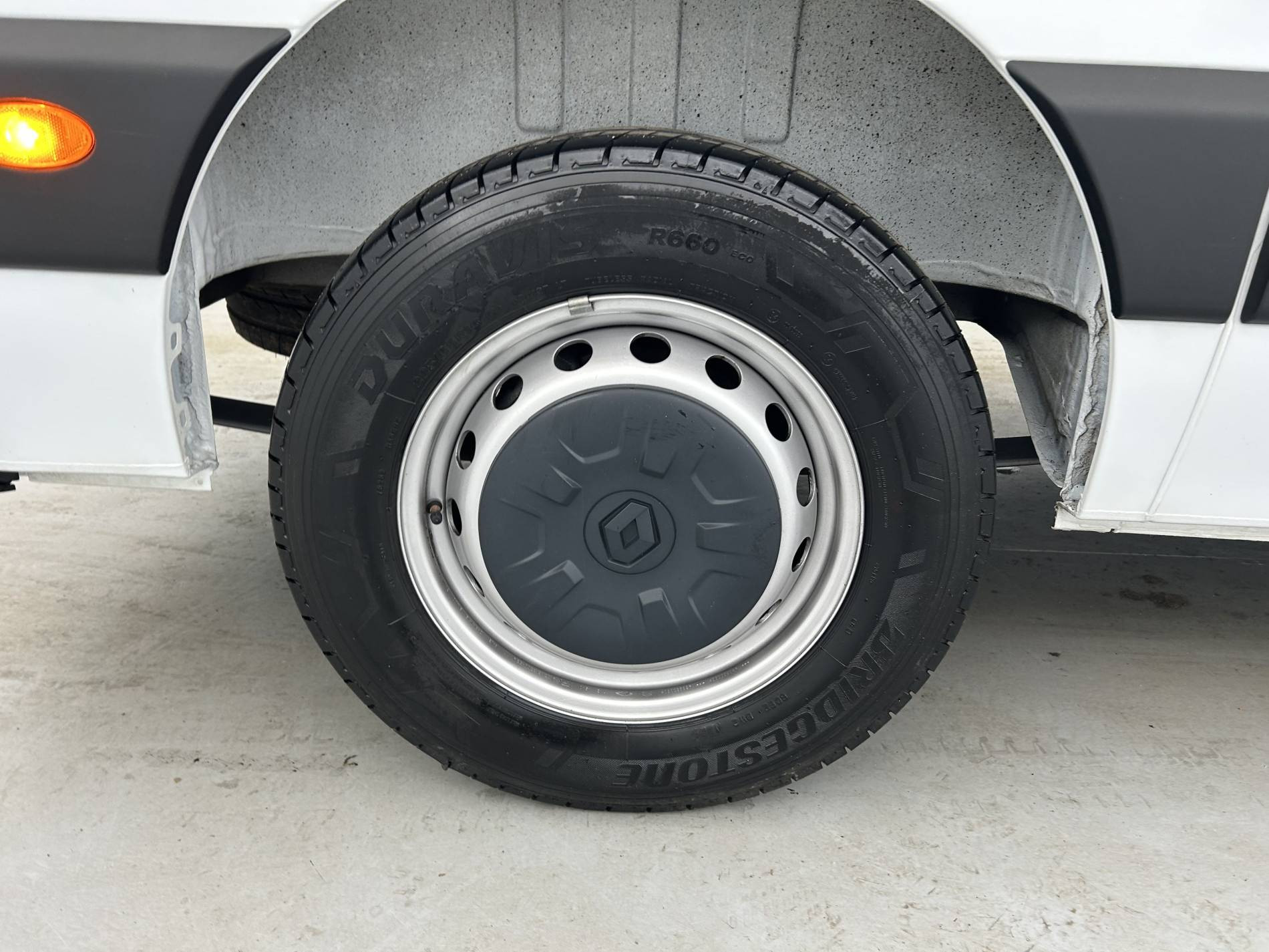 Vente en ligne Renault Master Fourgon MASTER FGN TRAC F3500 L3H3 BLUE DCI 135 au prix de 26 490 €