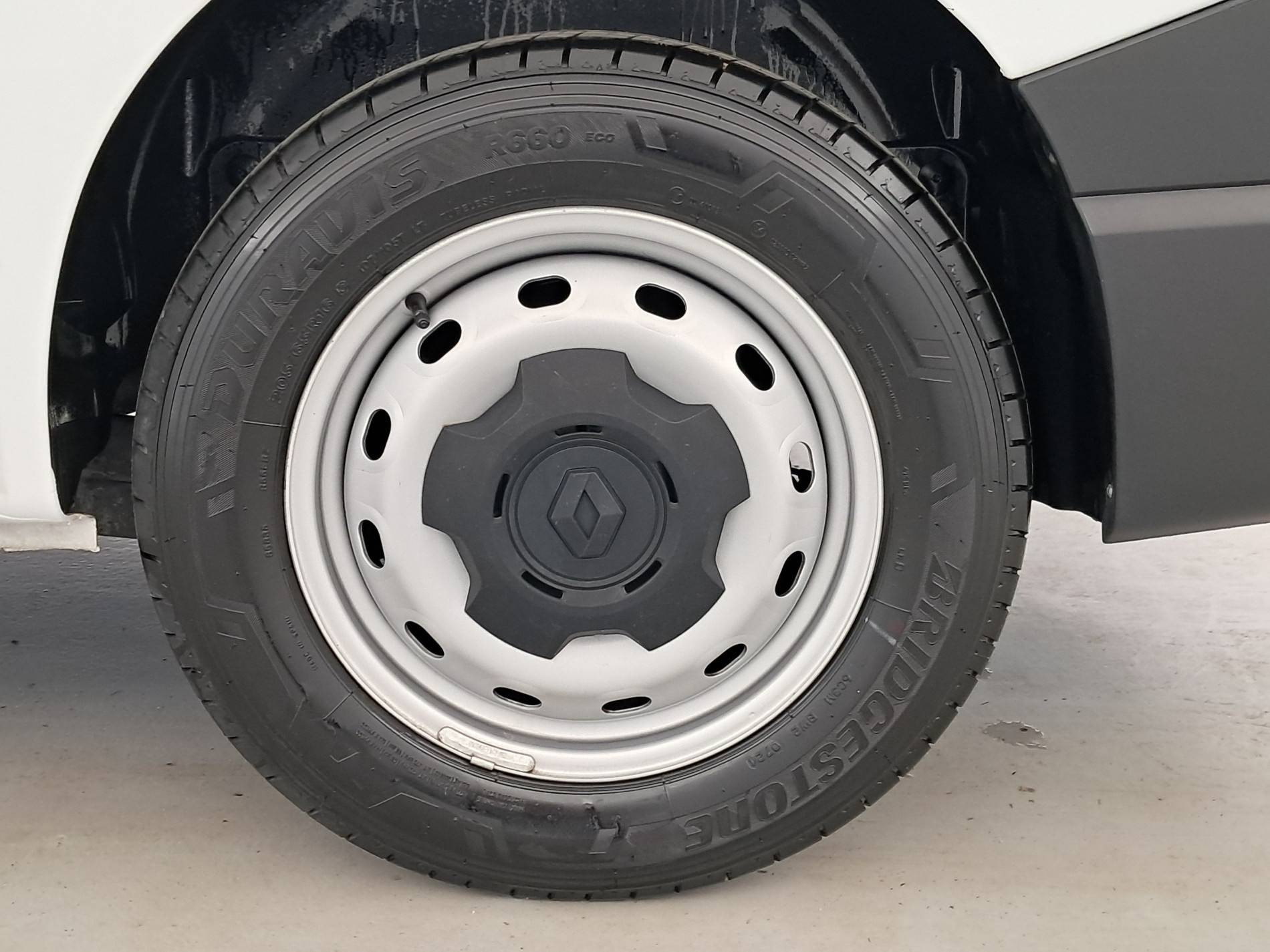 Vente en ligne Renault Trafic 3 Fourgon TRAFIC FG BLUE DCI 130 L1H1 3T GSR2 au prix de 24 590 €