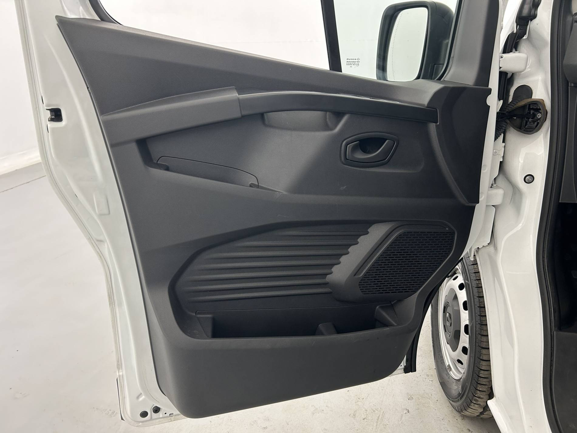 Vente en ligne Renault Trafic 3 Fourgon TRAFIC FGN L2H1 3000 KG BLUE DCI 130 au prix de 23 490 €