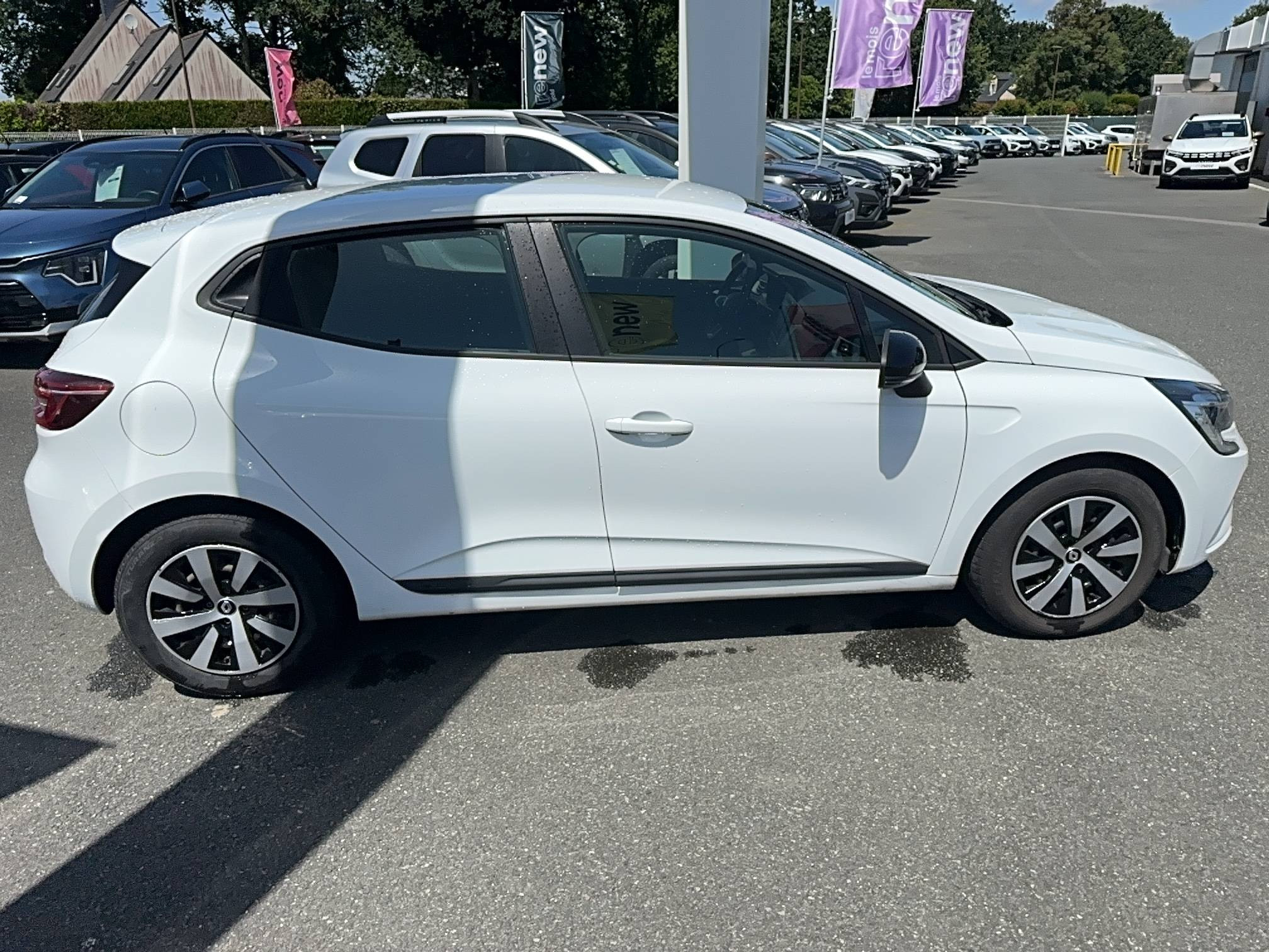 Vente en ligne Renault Clio 5 Clio E-Tech full hybrid 145 au prix de 15 790 €