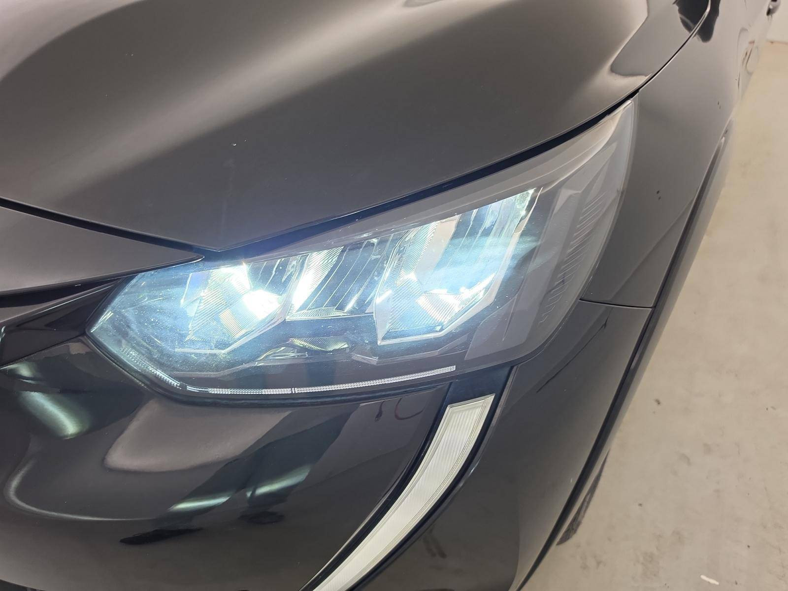 Vente en ligne Peugeot E-208  50 kWh 136ch au prix de 15 900 €