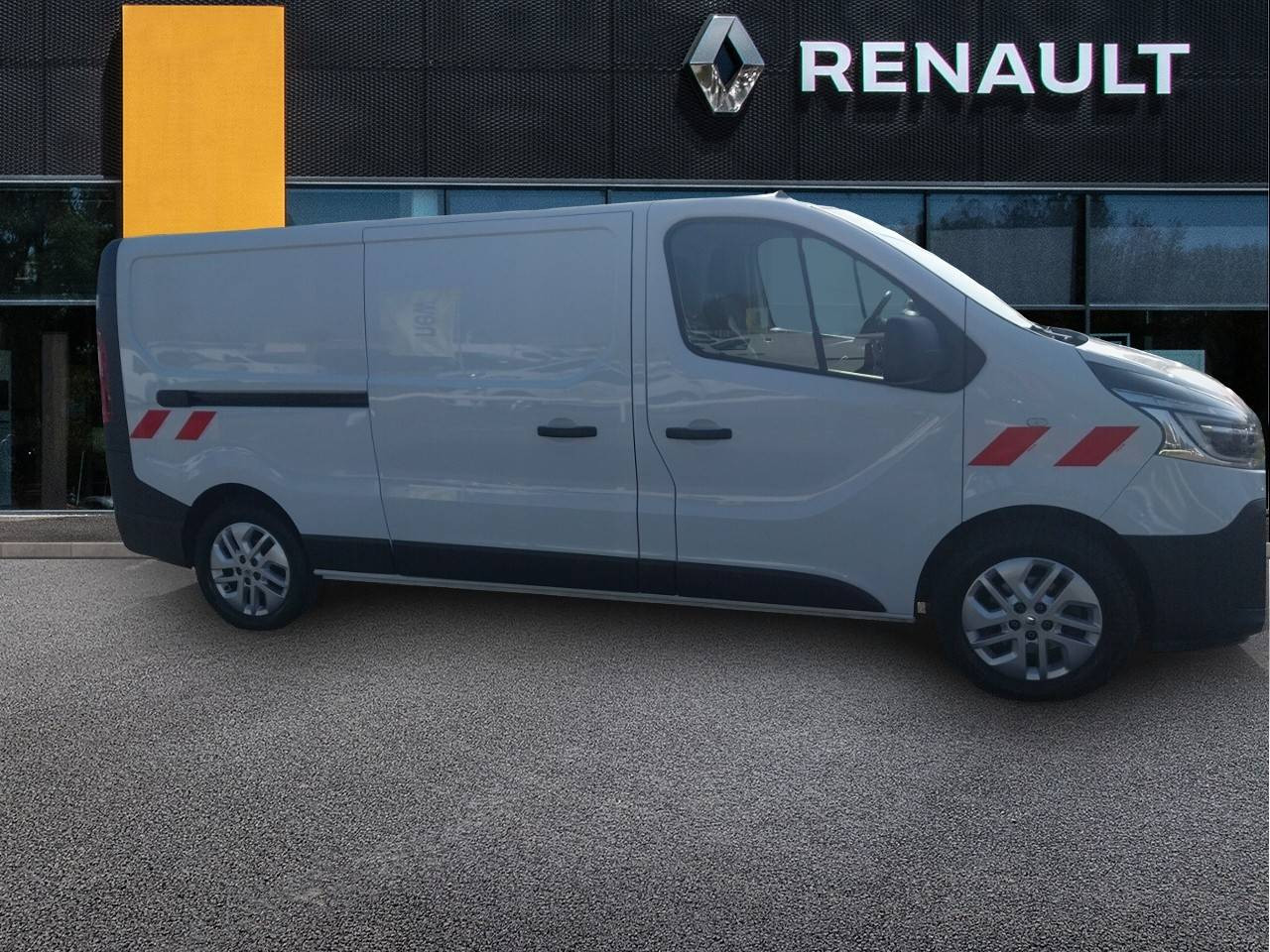 Vente en ligne Renault Trafic 3 Fourgon TRAFIC FGN L2H1 1300 KG DCI 120 au prix de 20 490 €