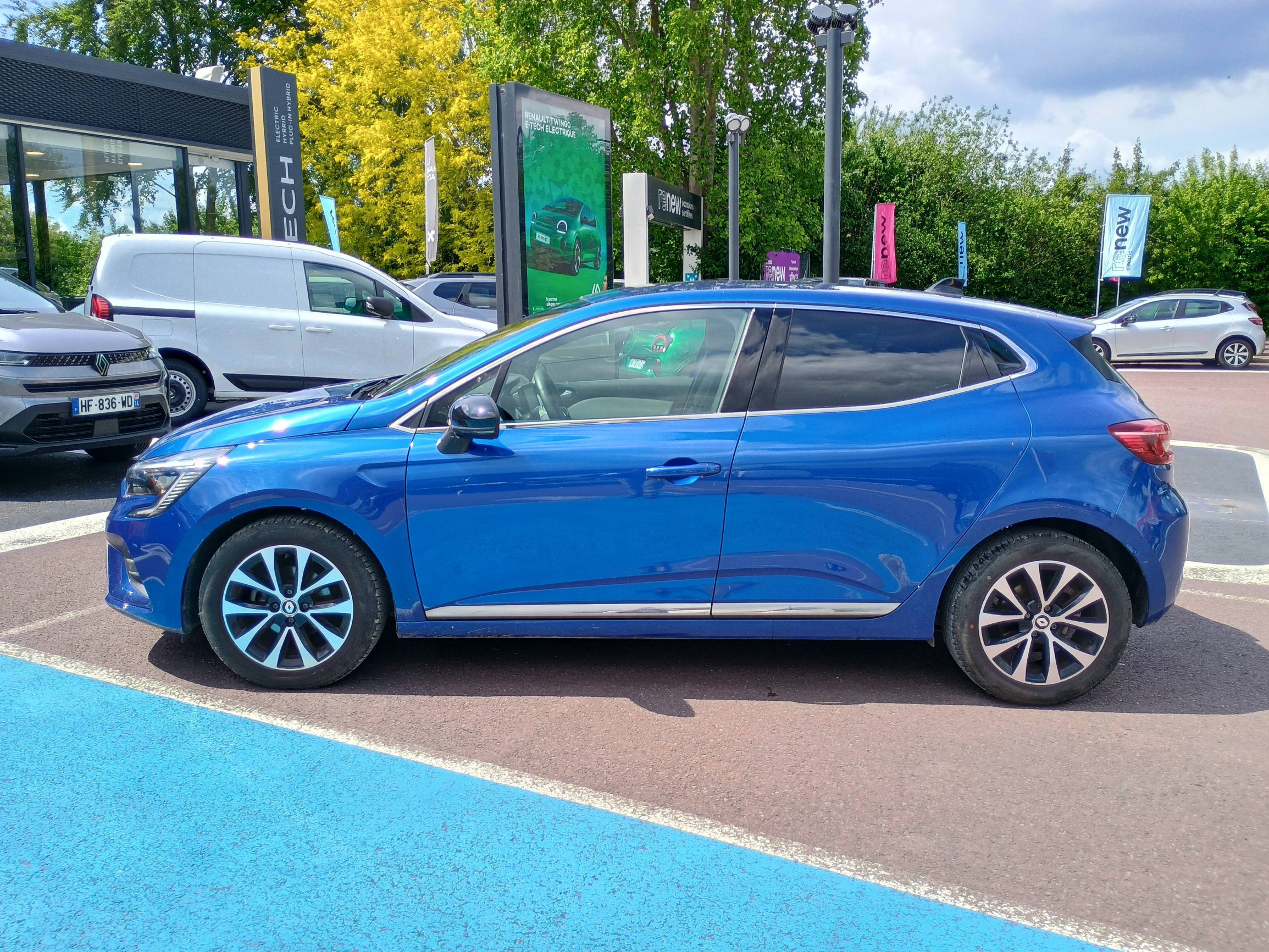Vente en ligne Renault Clio 5 Clio TCe 90 au prix de 15 990 €