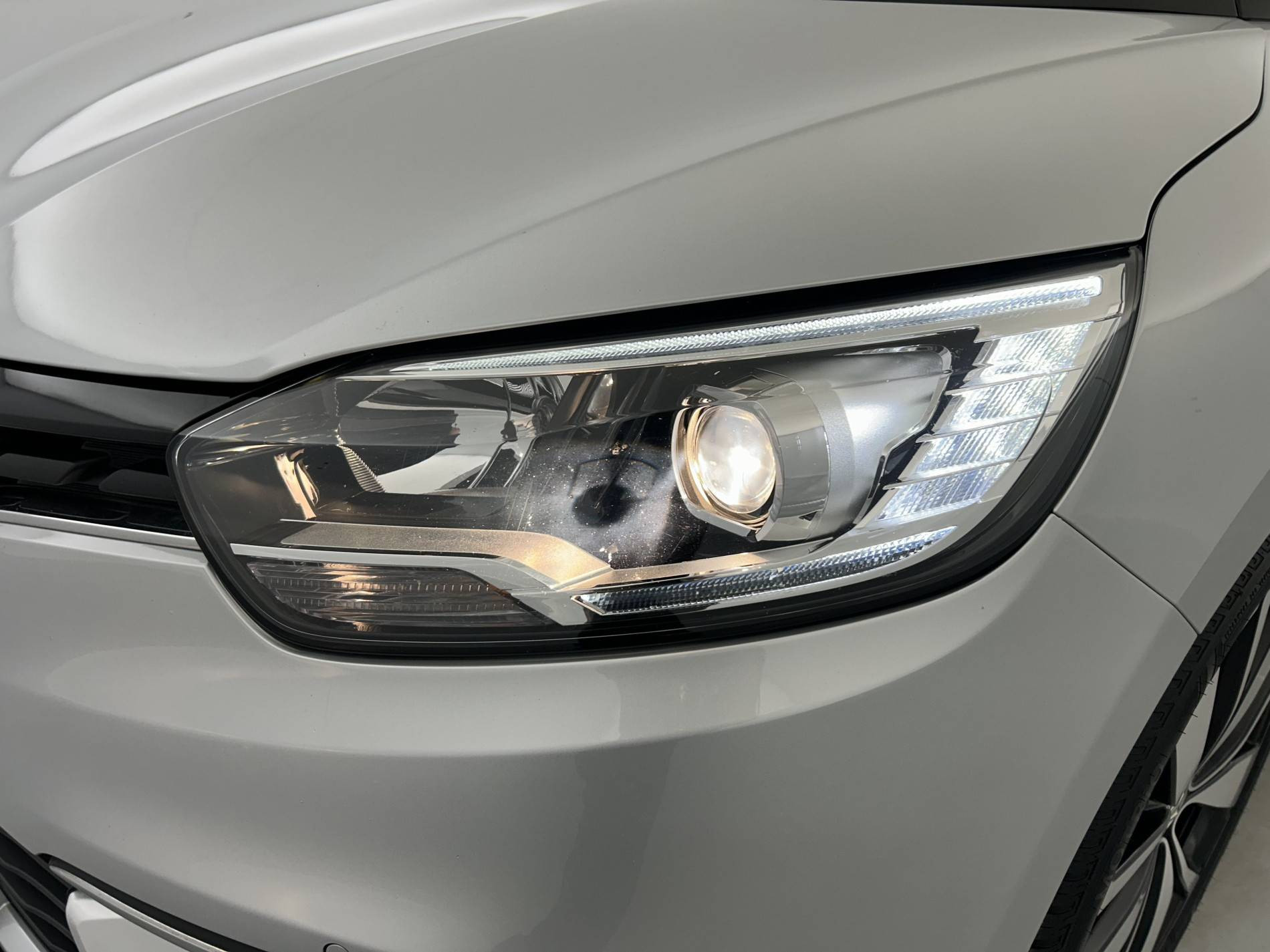 Vente en ligne Renault Scenic 4 Scenic TCe 115 FAP au prix de 13 390 €