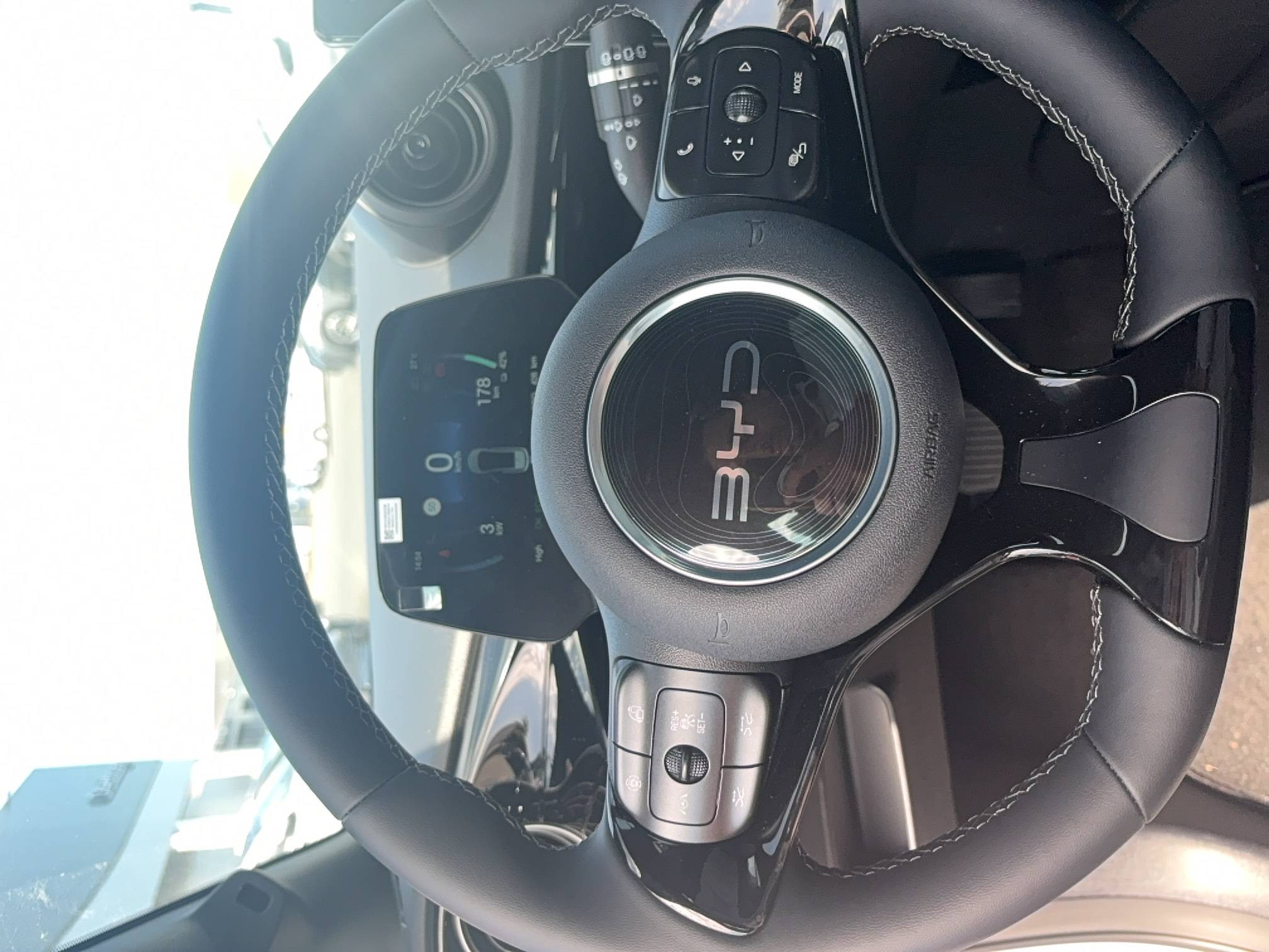 Vente en ligne Byd Dolphin  60,4 kWh 204 ch au prix de 27 590 €