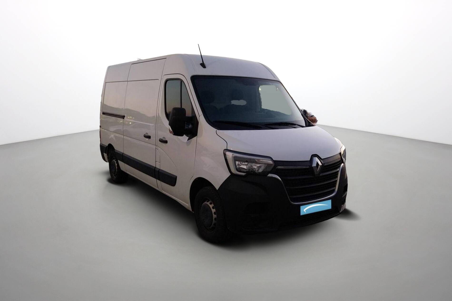 Vente en ligne Renault Master Fourgon MASTER FGN TRAC F3500 L2H2 BLUE DCI 135 au prix de 27 990 €