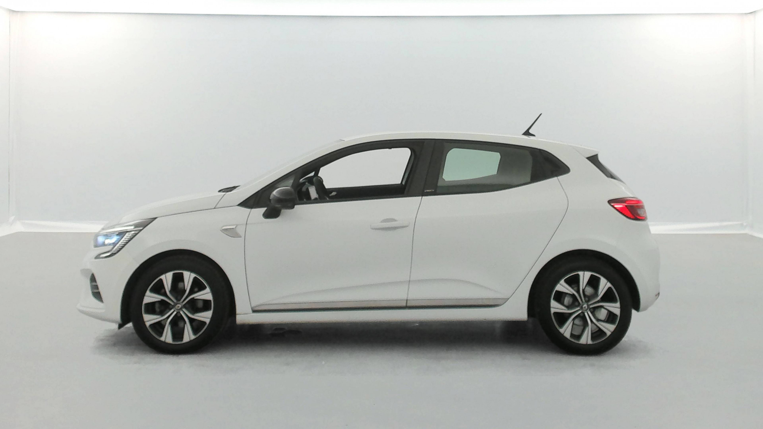 Vente en ligne Renault Clio 5 Clio E-Tech 140 - 21 au prix de 14 890 €
