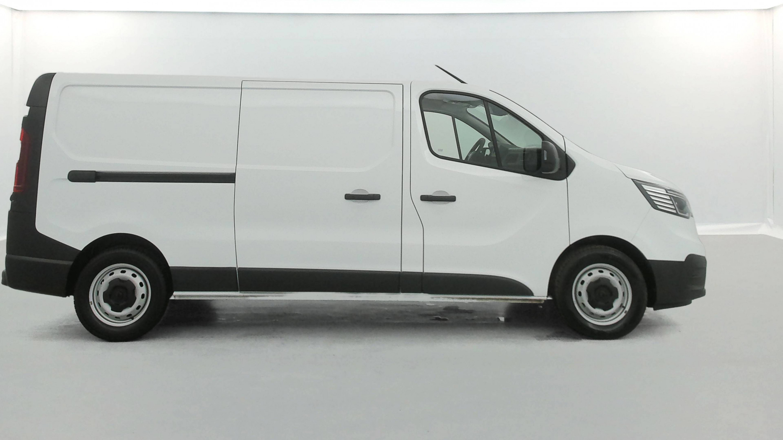 Vente en ligne Renault Trafic 3 Fourgon TRAFIC FGN L2H1 3000 KG BLUE DCI 130 au prix de 23 490 €