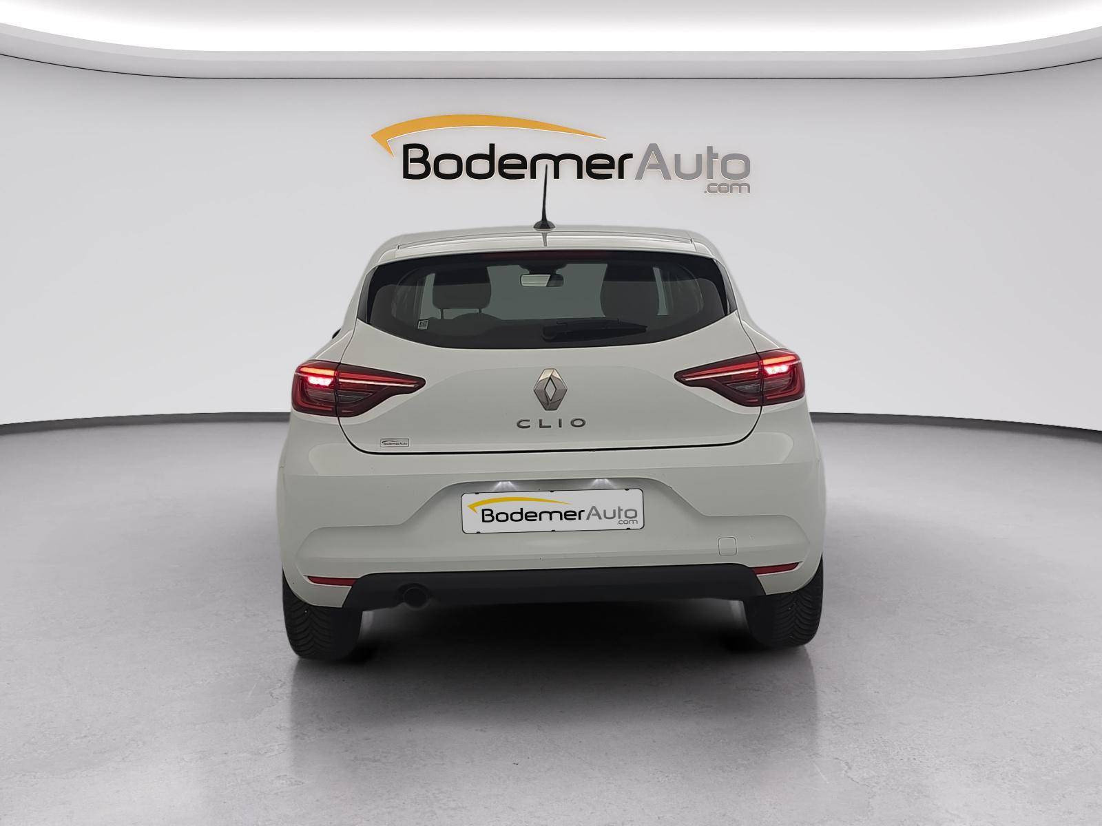 Vente en ligne Renault Clio 5 CLIO SOCIETE BLUE DCI 100 - 21N au prix de 11 990 €