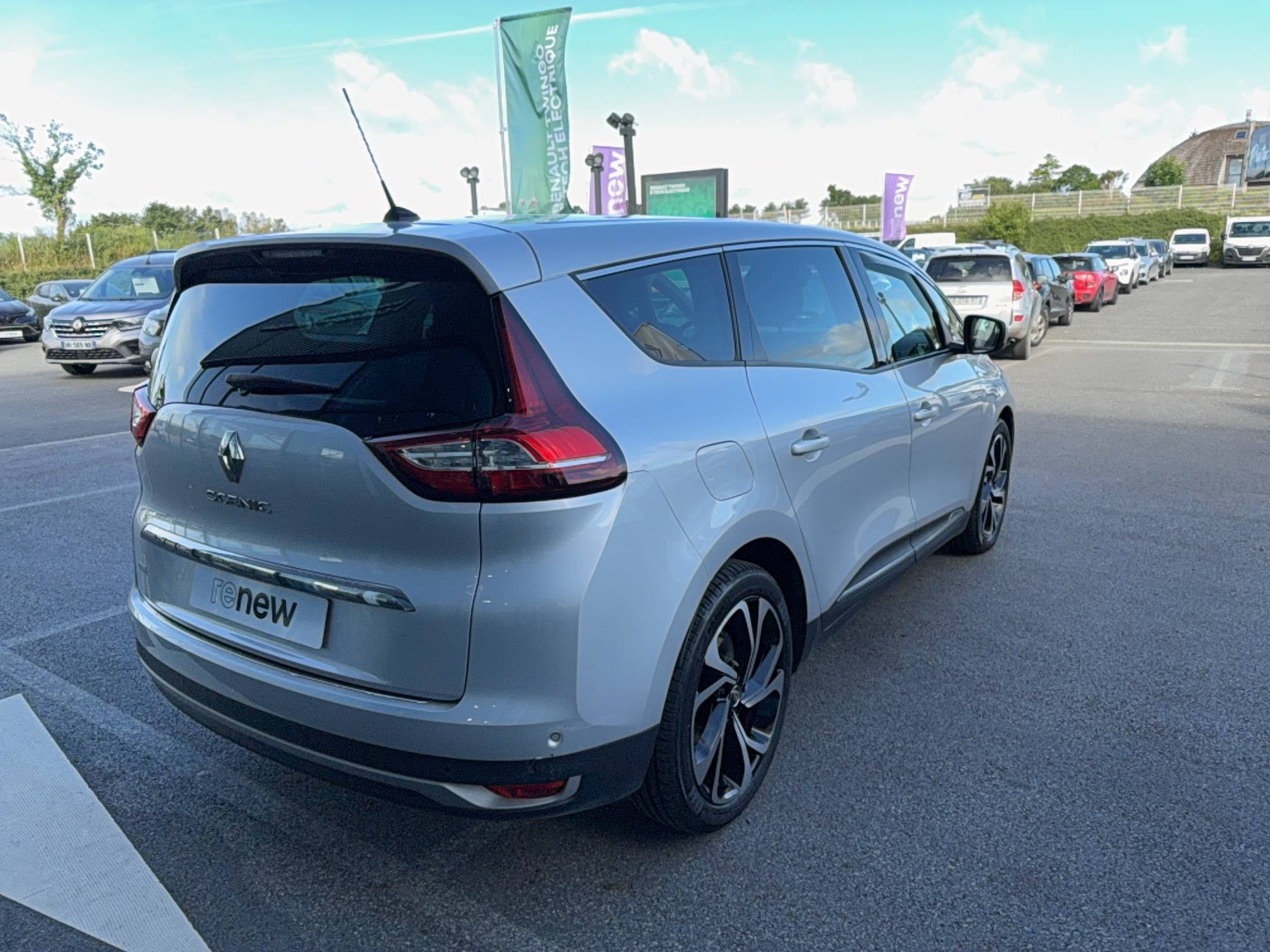 Vente en ligne Renault Grand Scenic 4 Grand Scenic Blue dCi 120 EDC au prix de 14 490 €