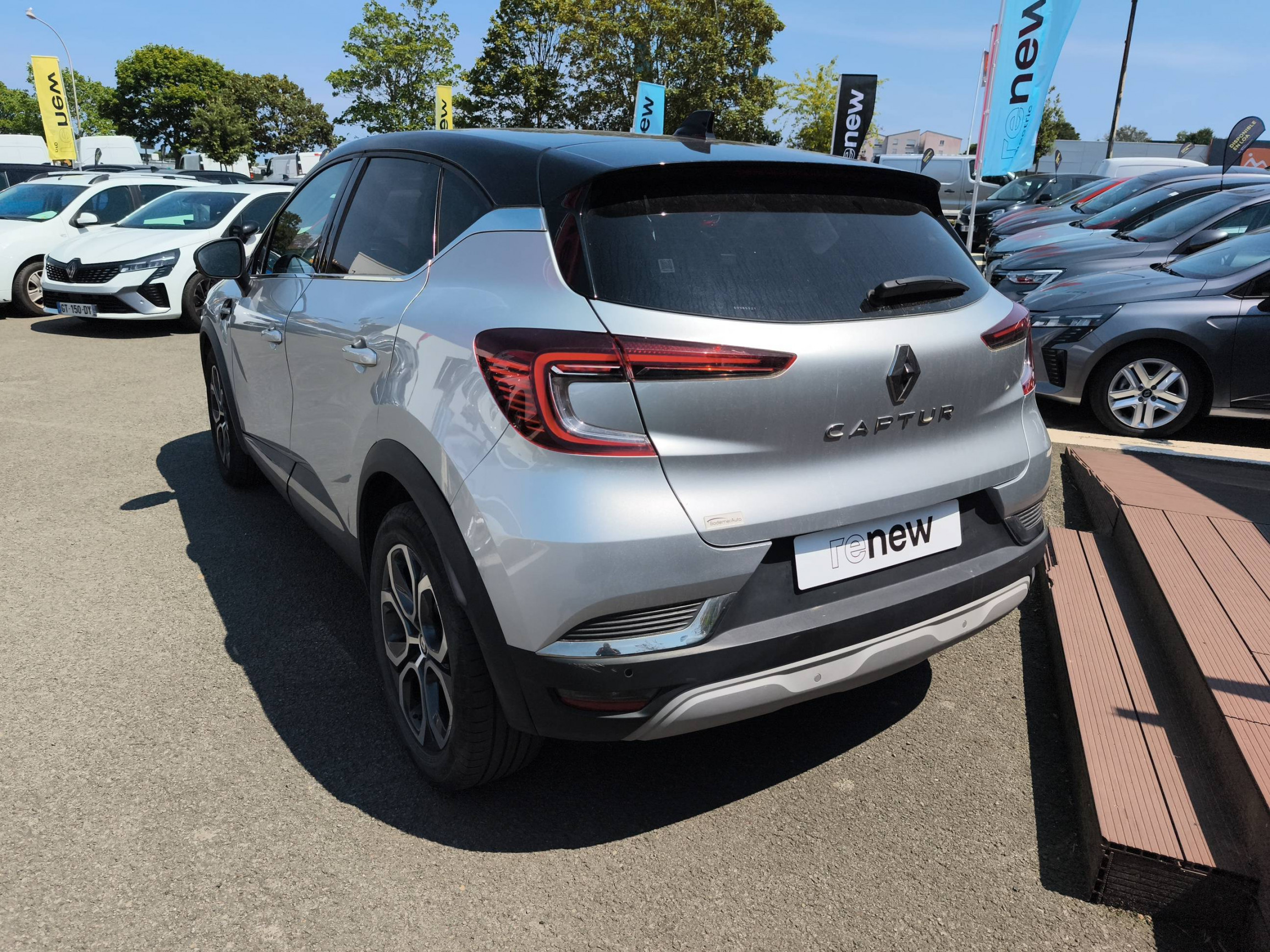 Vente en ligne Renault Captur  mild hybrid 160 EDC au prix de 17 690 €