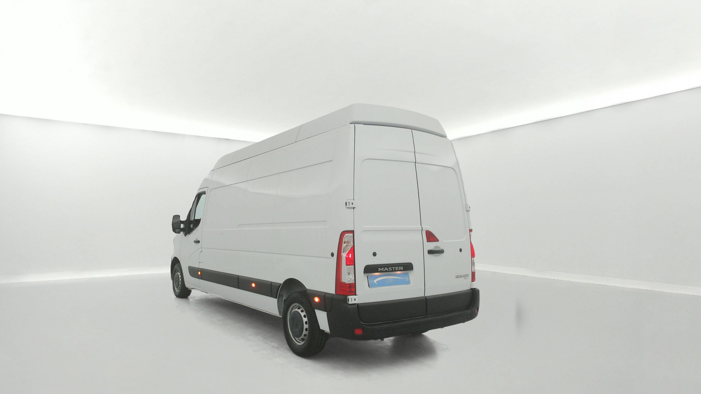Vente en ligne Renault Master Fourgon MASTER FGN TRAC F3500 L3H3 BLUE DCI 135 au prix de 25 990 €