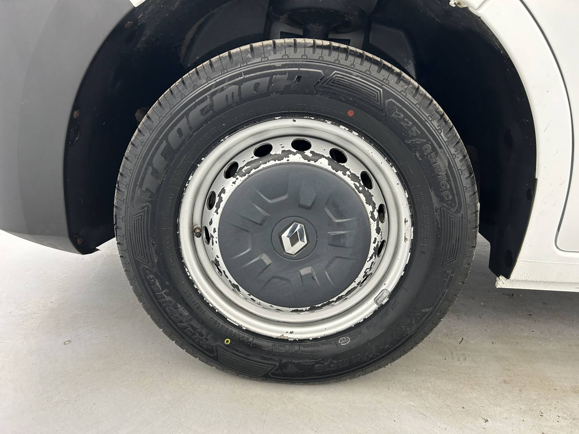 Vente en ligne Renault Master Fourgon MASTER FGN TRAC F3500 L2H2 DCI 135 au prix de 18 990 €