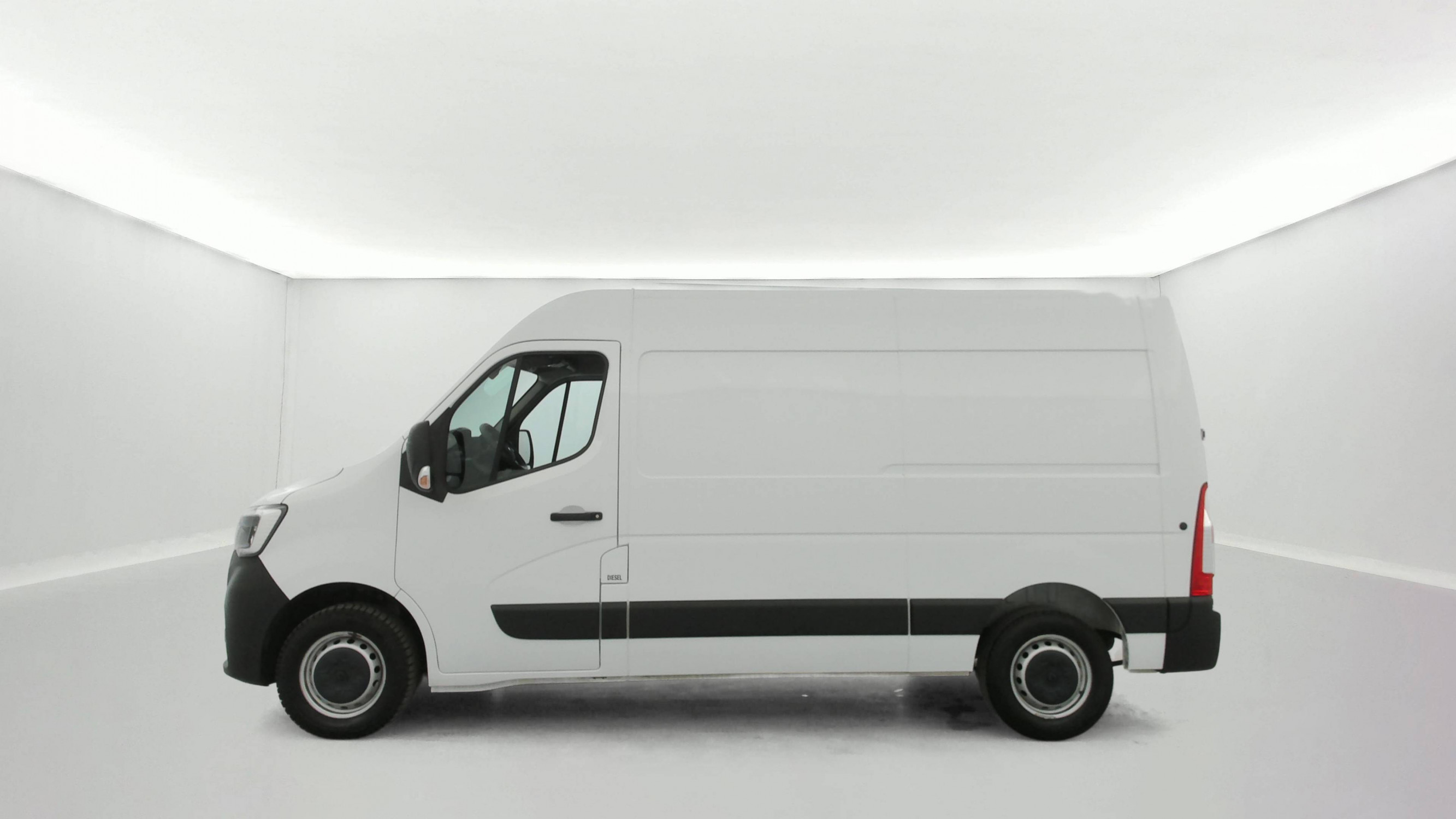 Vente en ligne Renault Master Fourgon MASTER FGN TRAC F3500 L2H2 BLUE DCI 135 au prix de 25 990 €