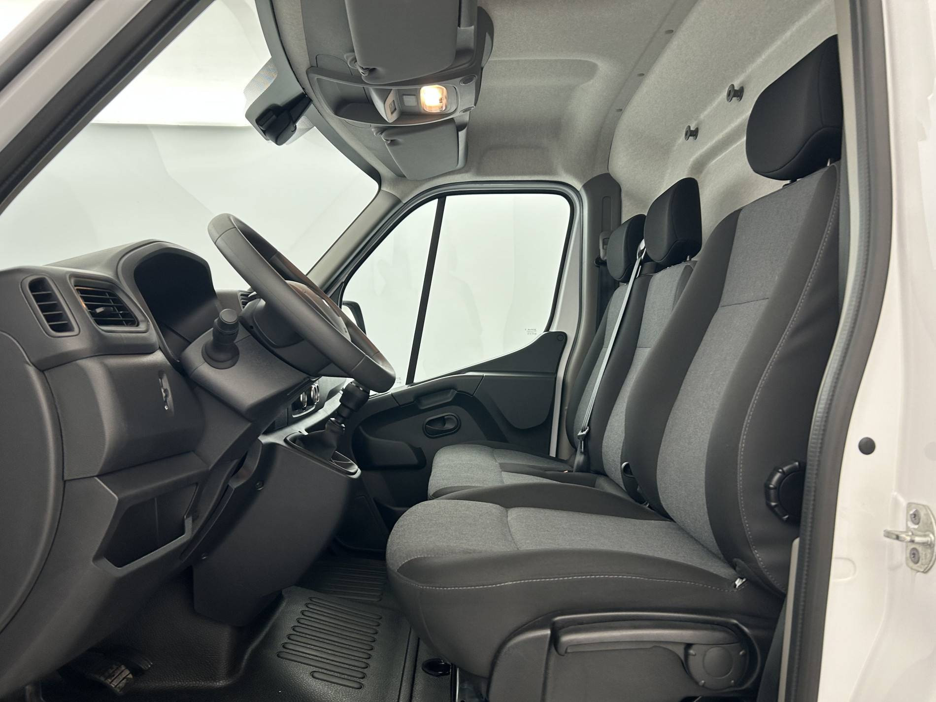 Vente en ligne Renault Master Fourgon MASTER FGN TRAC F3500 L3H3 BLUE DCI 135 au prix de 28 790 €