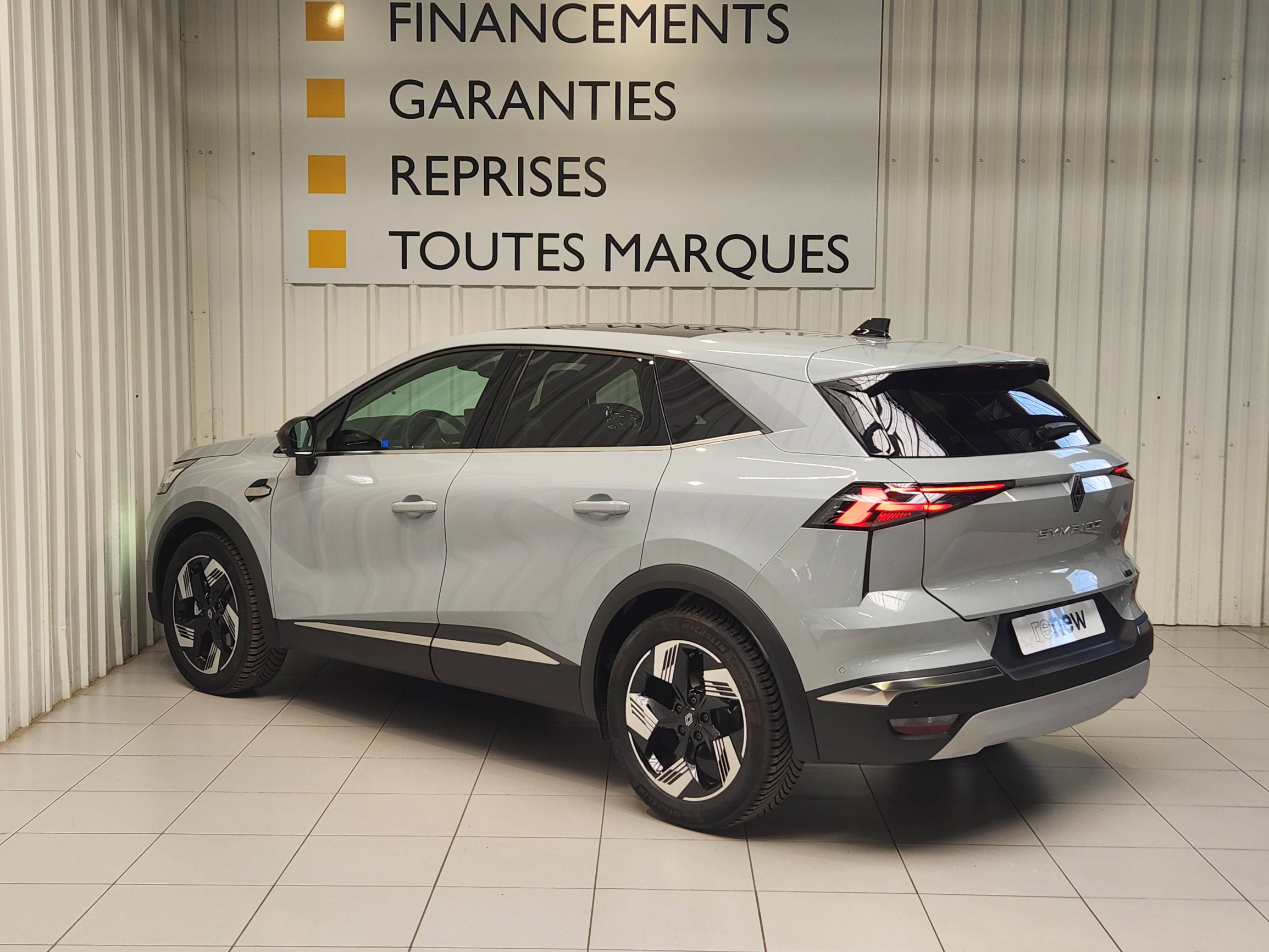 Vente en ligne Renault Symbioz  E-Tech full hybrid 145 au prix de 31 390 €