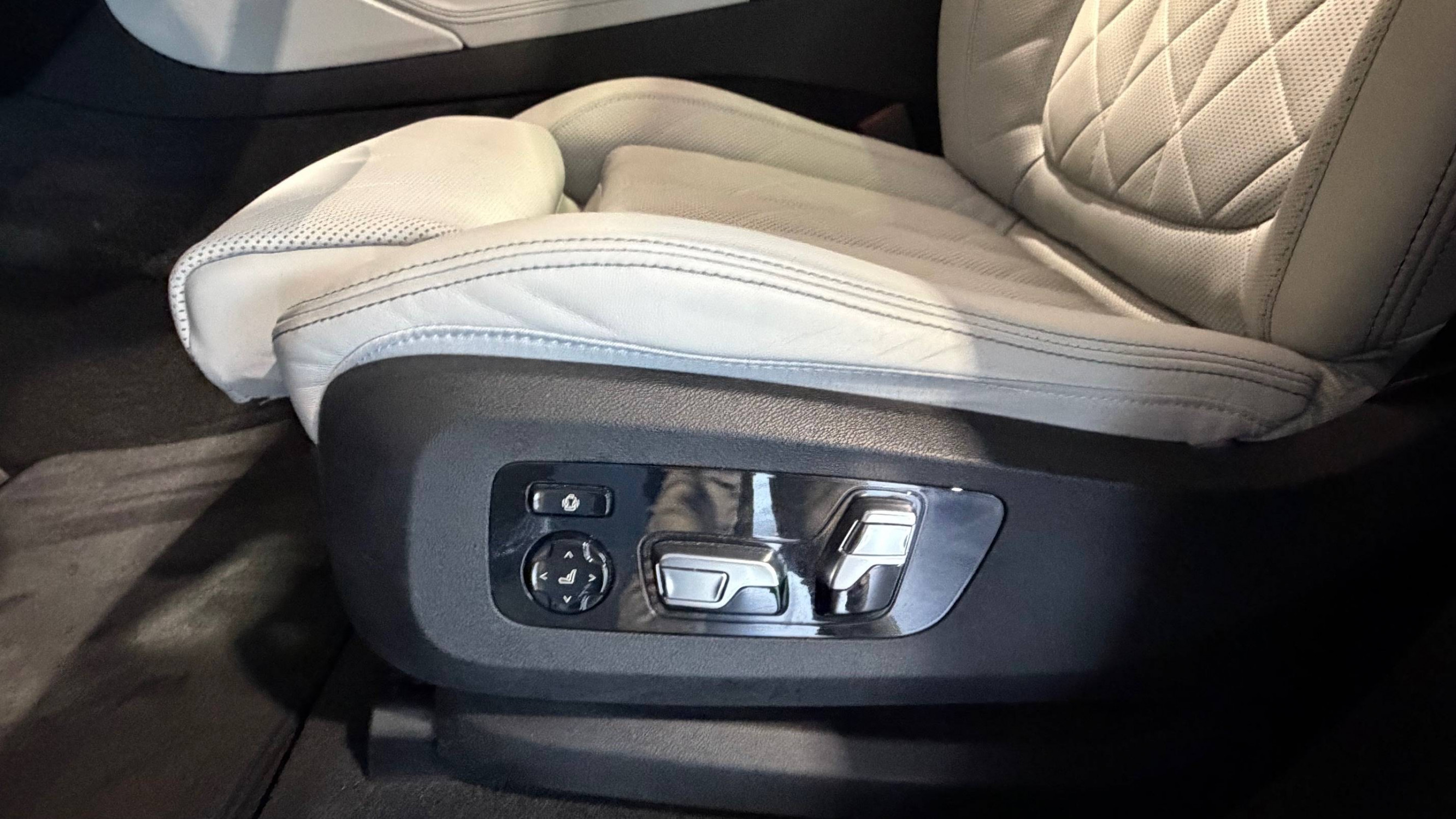Vente en ligne Bmw X6 X6 xDrive30d 298 ch BVA8 au prix de 89 990 €